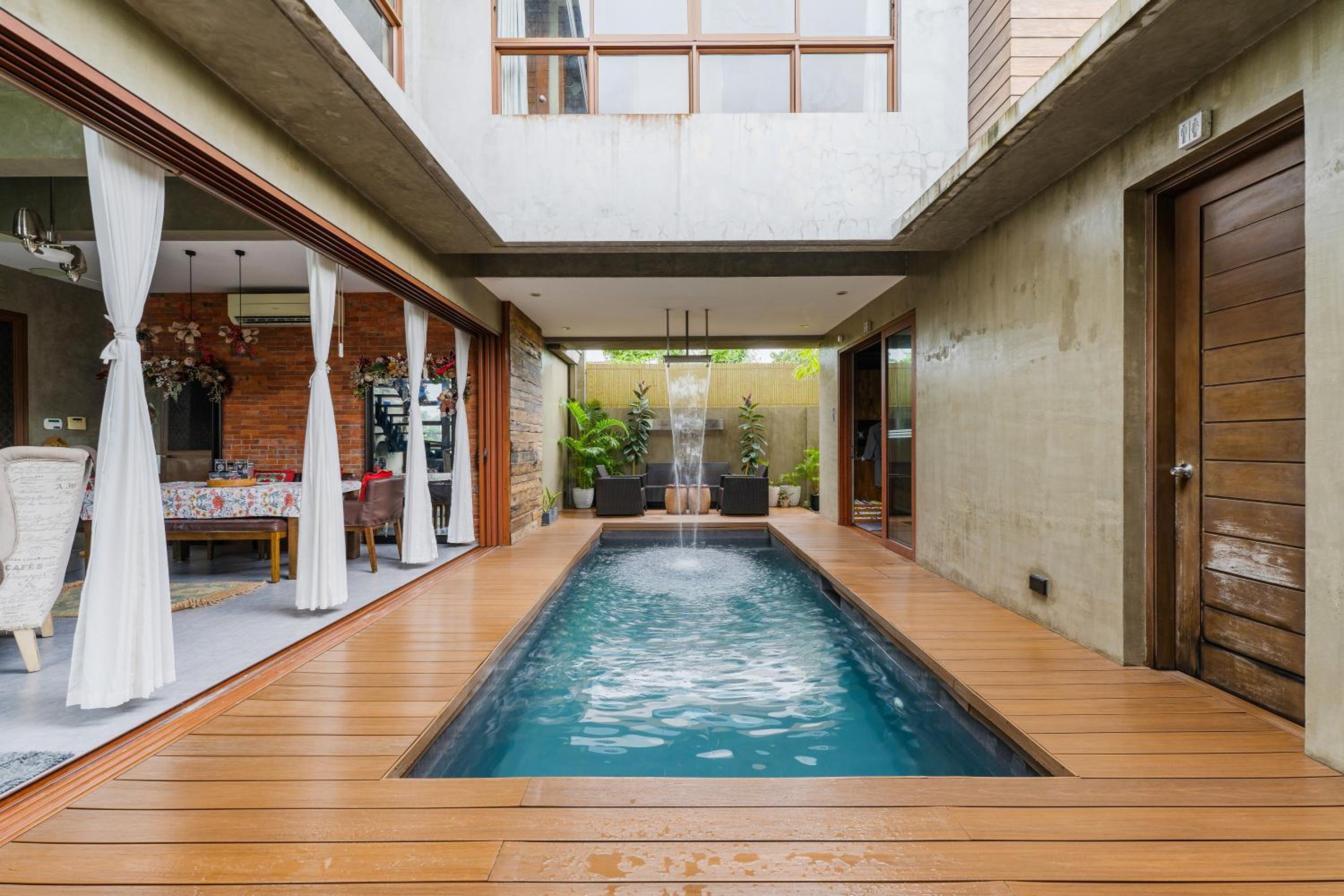 ISLA VILLA 1 amazing waterfall pool house near beach, bars & restaurants, Mactan - 14
