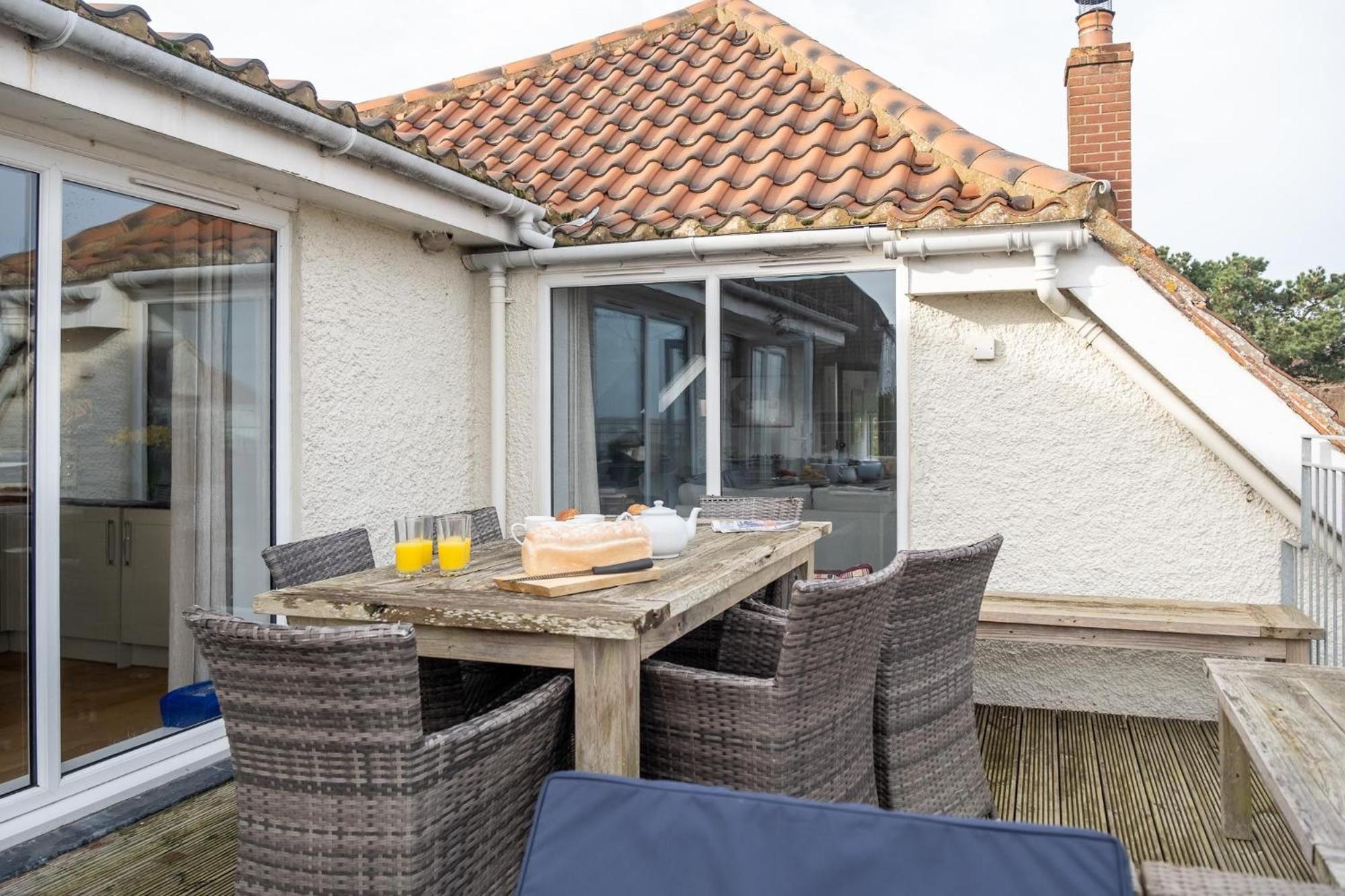 Fishermans Loft - A seaside house in Thorpeness with direct access to the beach - Aldeburgh Coastal Cottages