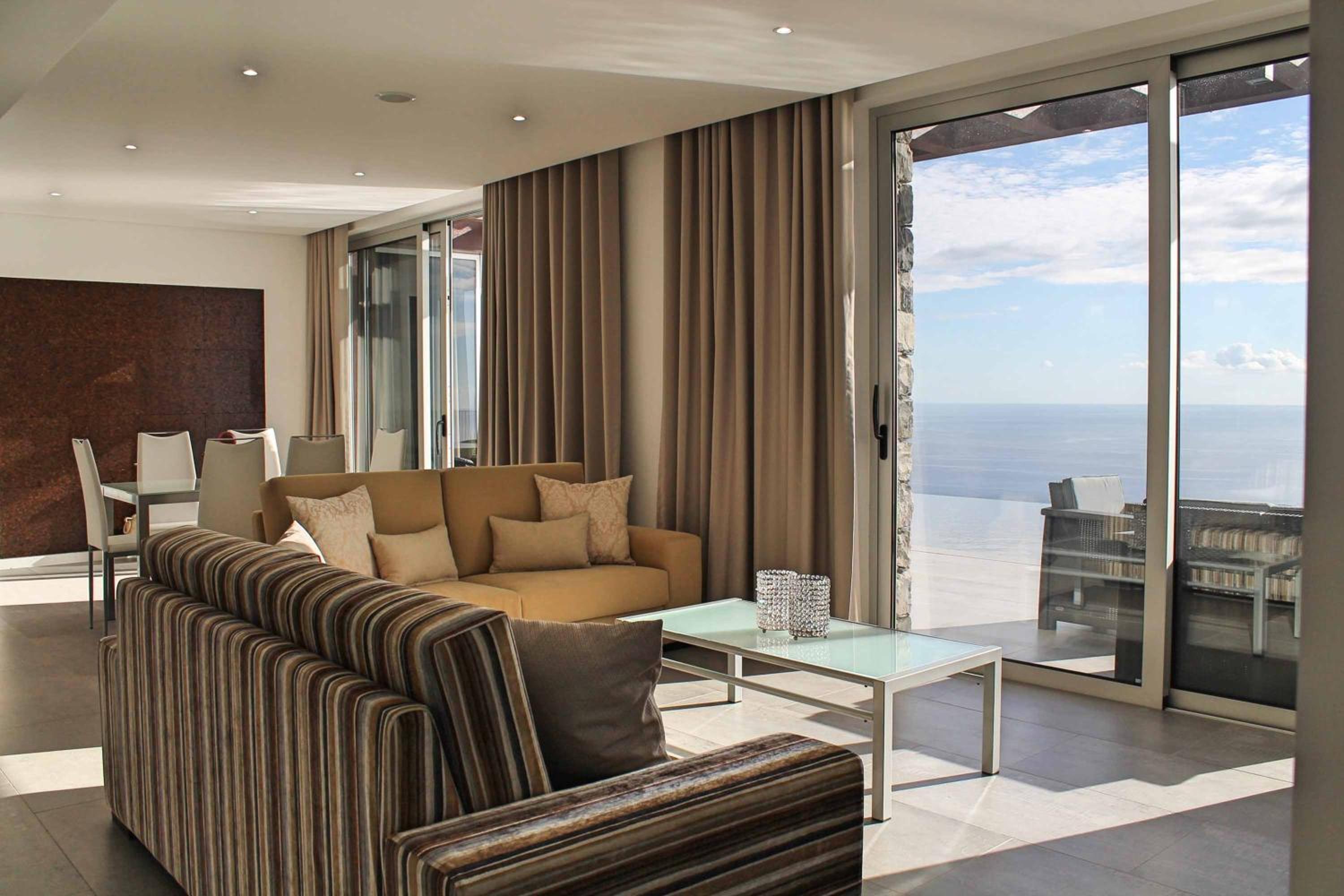 Villa Cliffscape