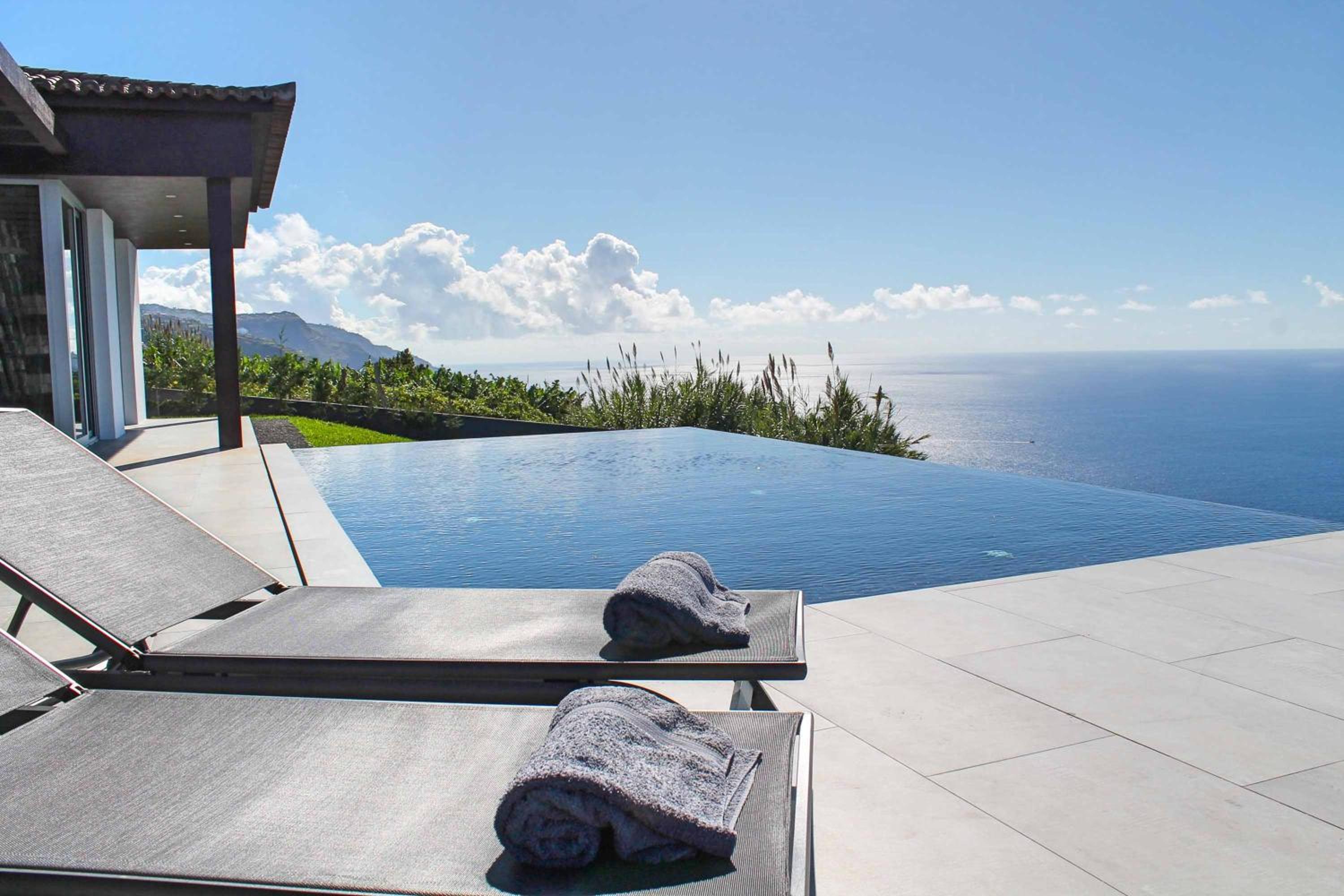 Villa Cliffscape