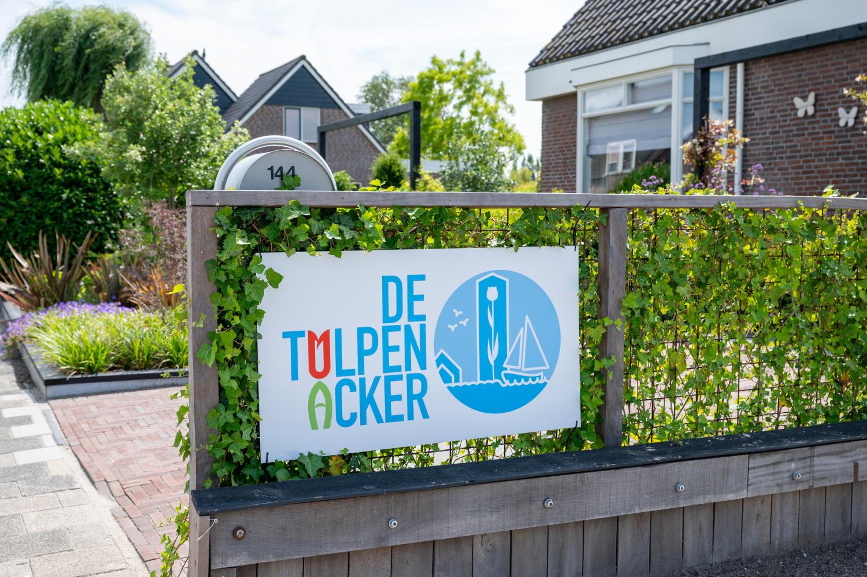4 to 6 persons Tulpenacker waterfront view 3
