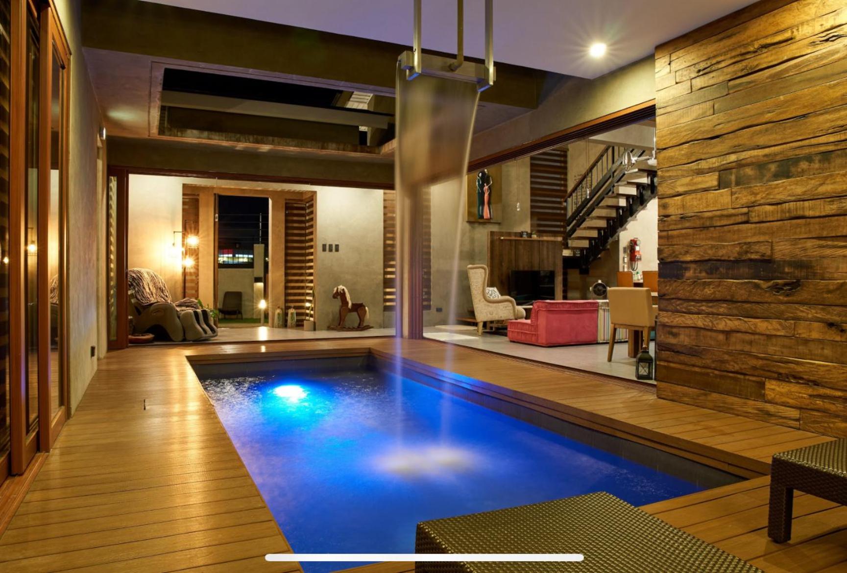 ISLA VILLA 1 amazing waterfall pool house near beach, bars & restaurants