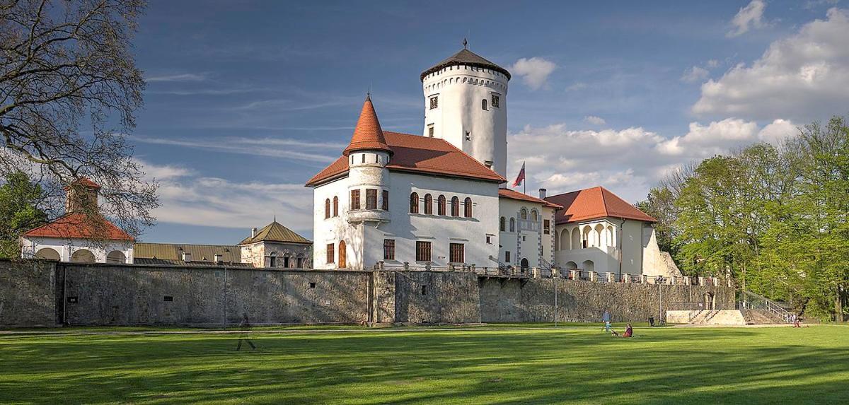 Hotel Samostatný dom s bazénom v Rajeckej doline - Image 1