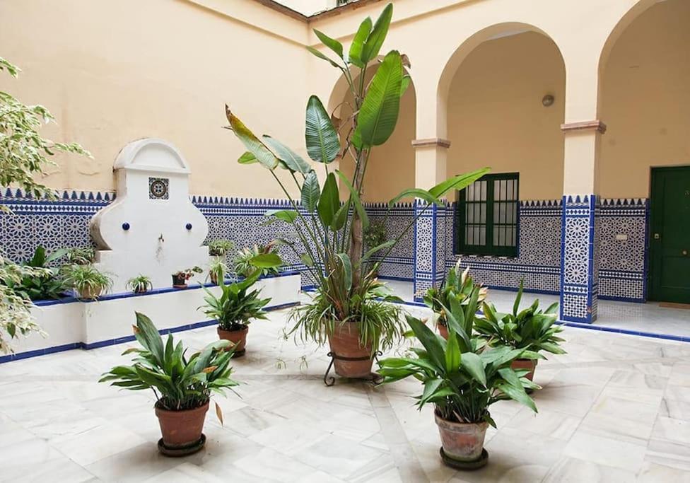 Idyllic & loveliest Apt with patio.Private parking view 4