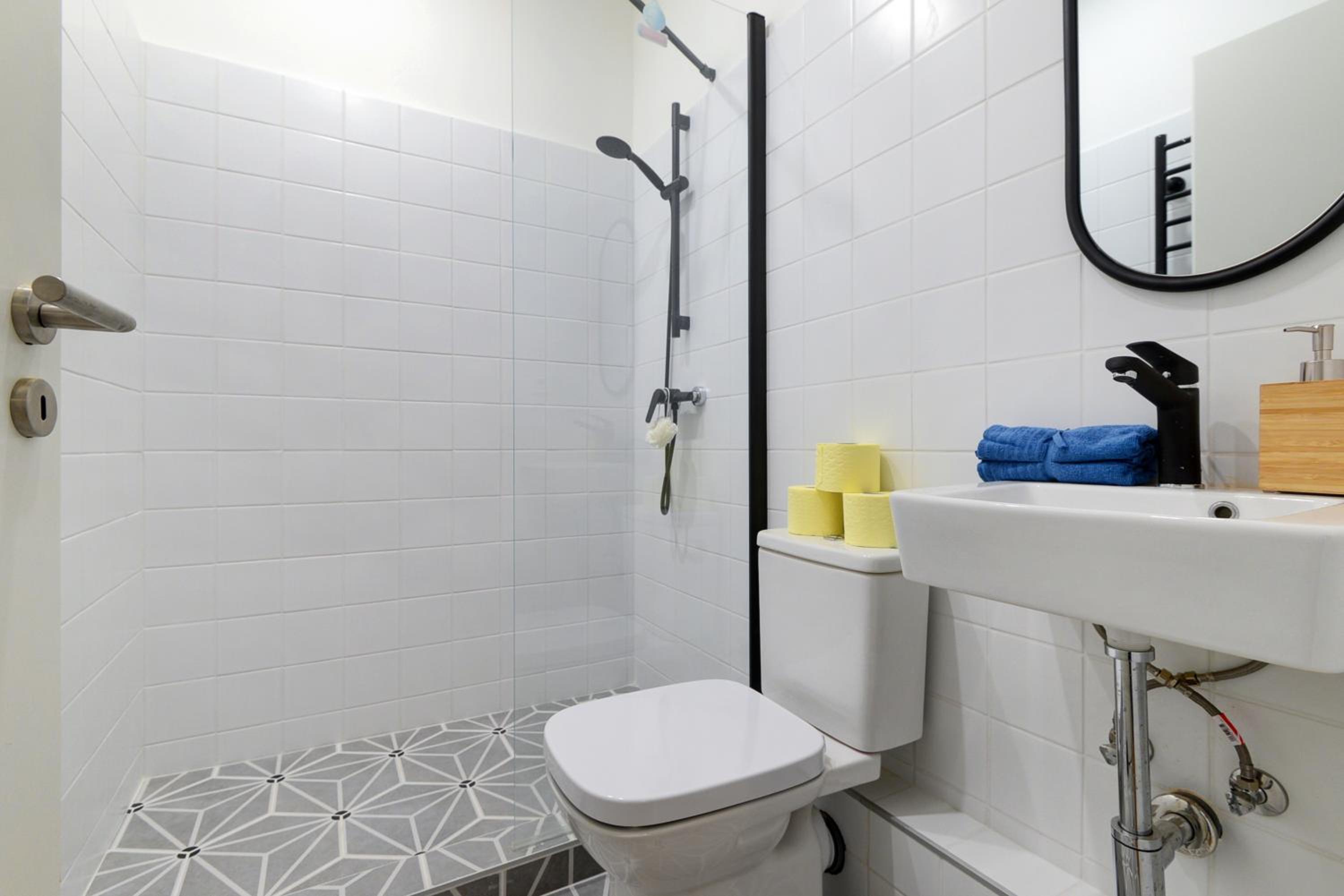 Monochrome Chic Apartments R61 view 5