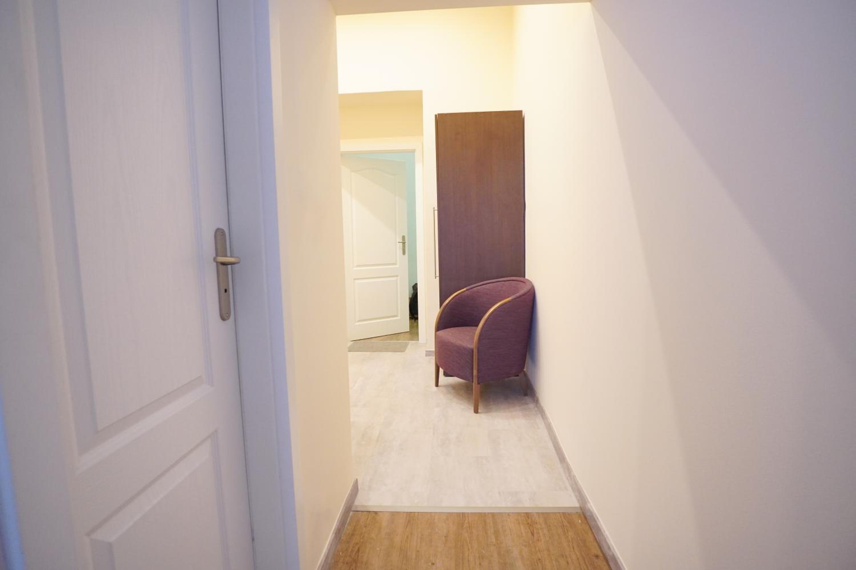Elegant & Stylish Center Apartments!