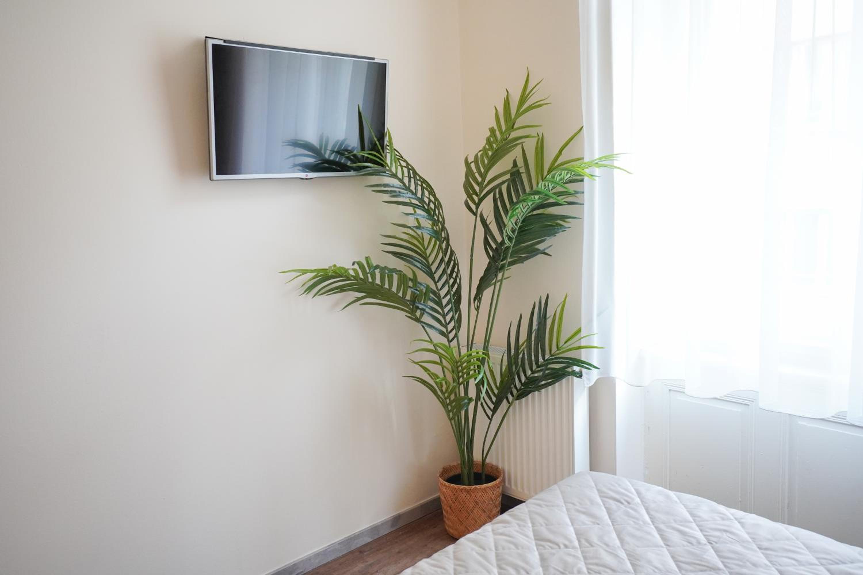 Elegant & Stylish Center Apartments!