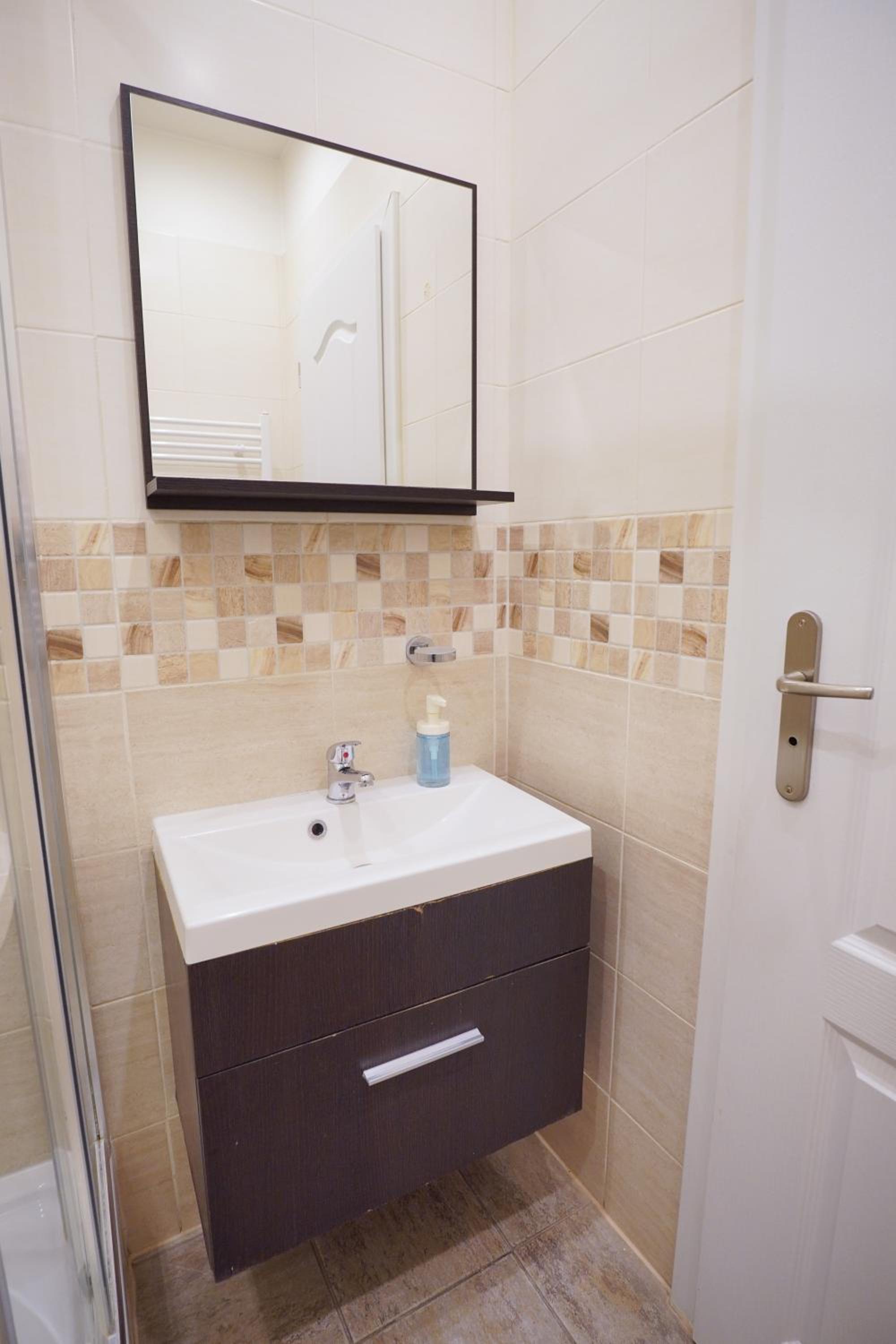 Elegant & Stylish Center Apartments!
