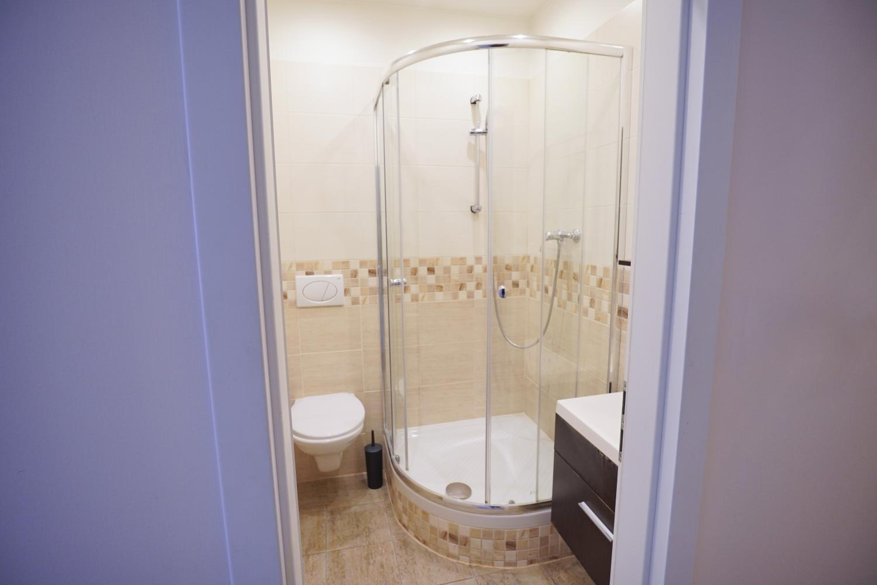 Elegant & Stylish Center Apartments!