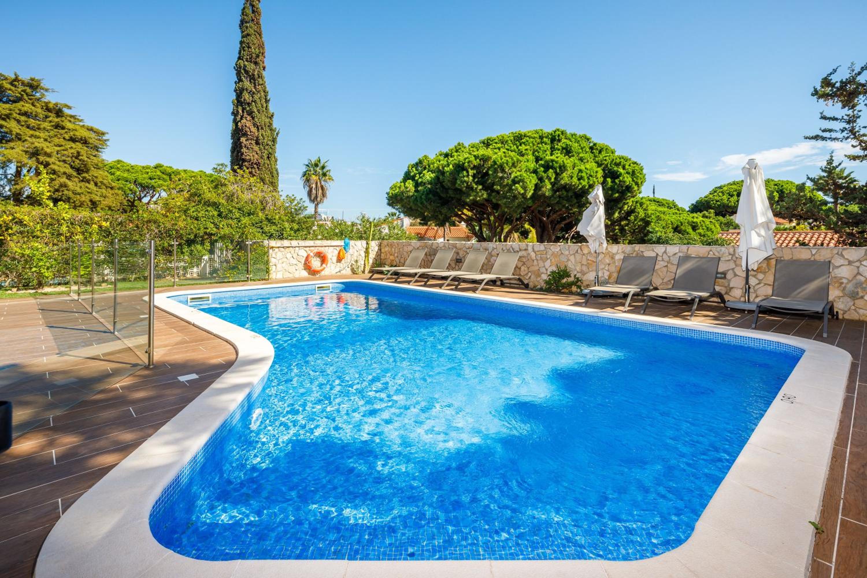 Almancil Vacations - Charming Vale do Lobo Villa - 4 Bedrooms - Villa Quadradinhos 22 - Private Pool and Close to Amenities - Algarve - Property Image 1