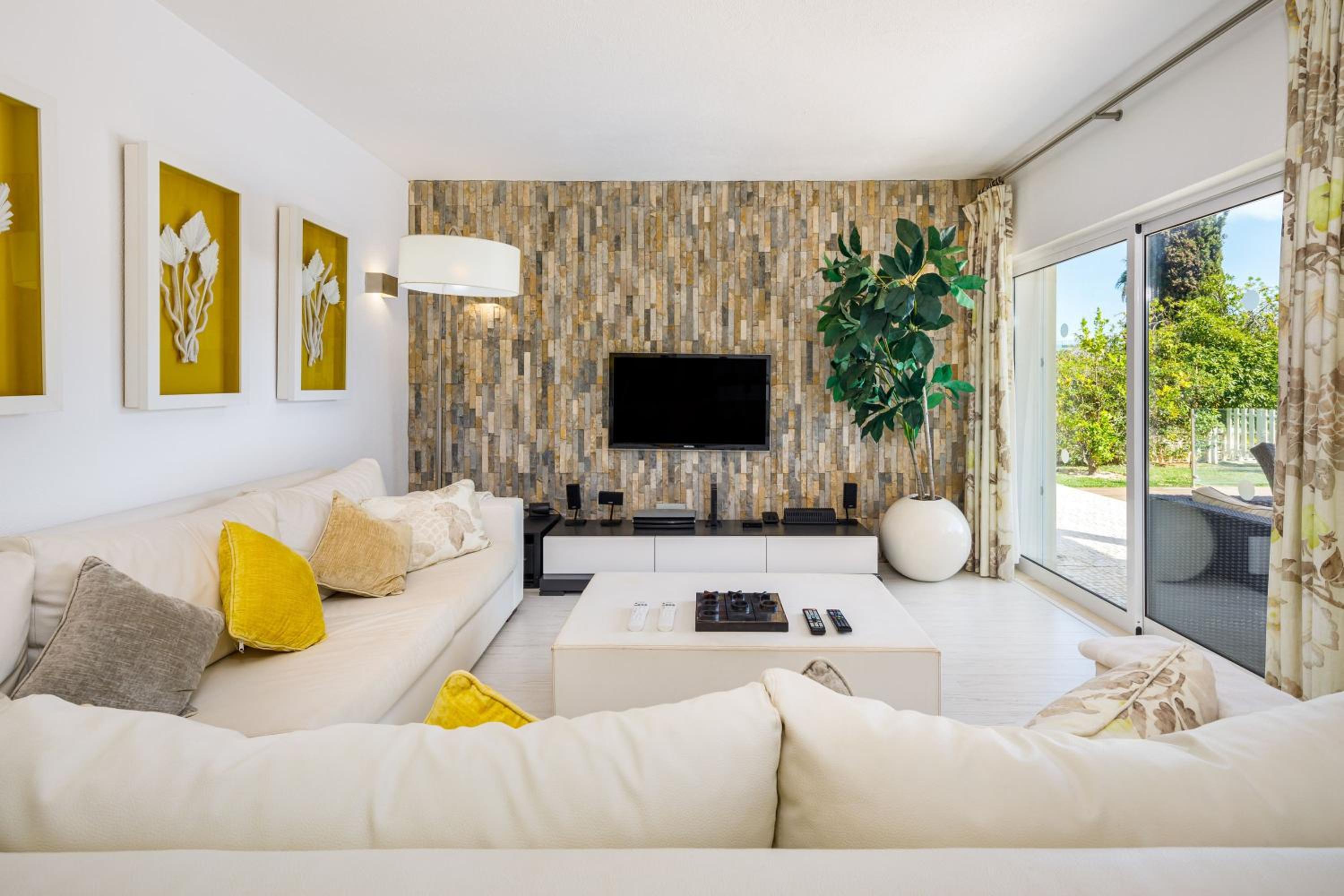 Almancil Vacations - Charming Vale do Lobo Villa - 4 Bedrooms - Villa Quadradinhos 22 - Private Pool and Close to Amenities - Algarve - Property Image 4