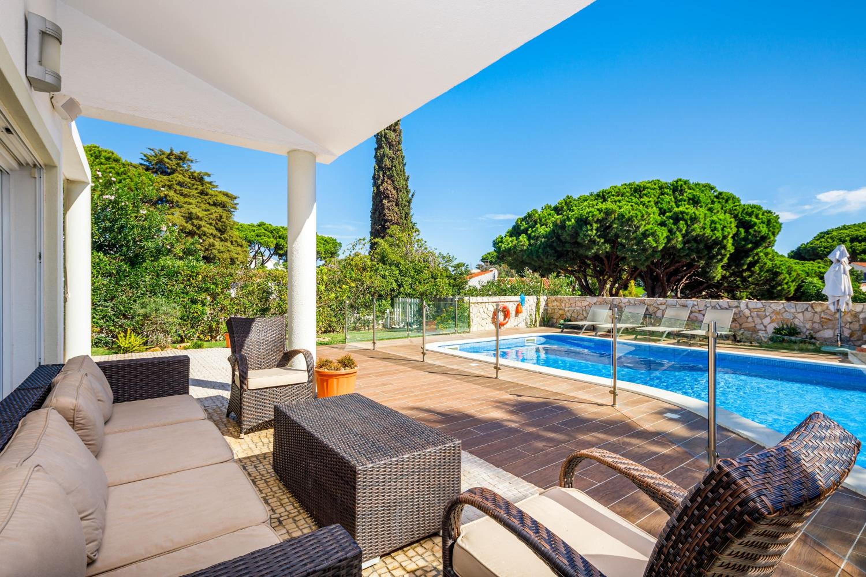 Almancil Vacations - Charming Vale do Lobo Villa - 4 Bedrooms - Villa Quadradinhos 22 - Private Pool and Close to Amenities - Algarve - Property Image 2