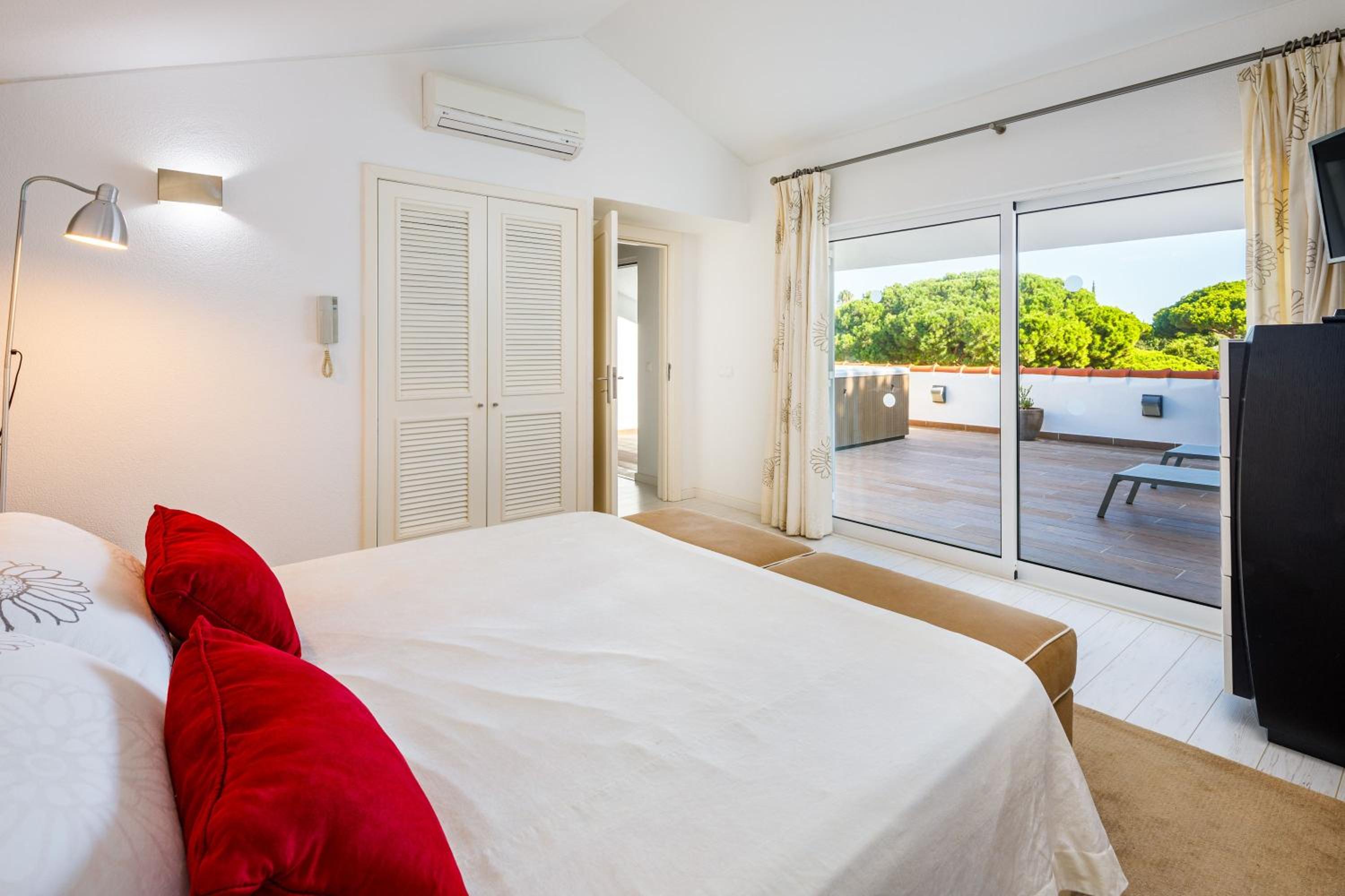 Almancil Vacations - Charming Vale do Lobo Villa - 4 Bedrooms - Villa Quadradinhos 22 - Private Pool and Close to Amenities - Algarve - Property Image 11