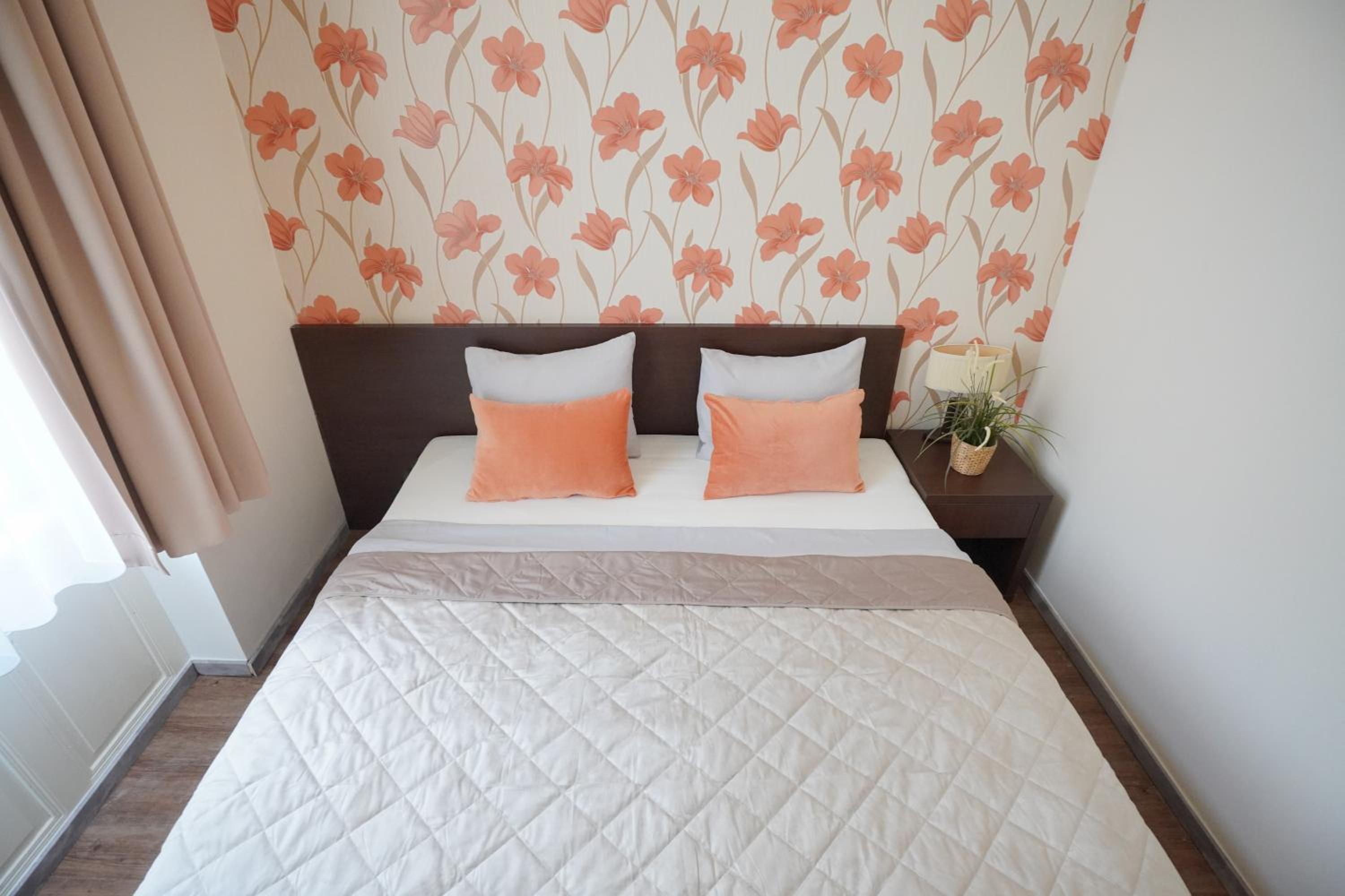 Elegant & Stylish Center Apartments!
