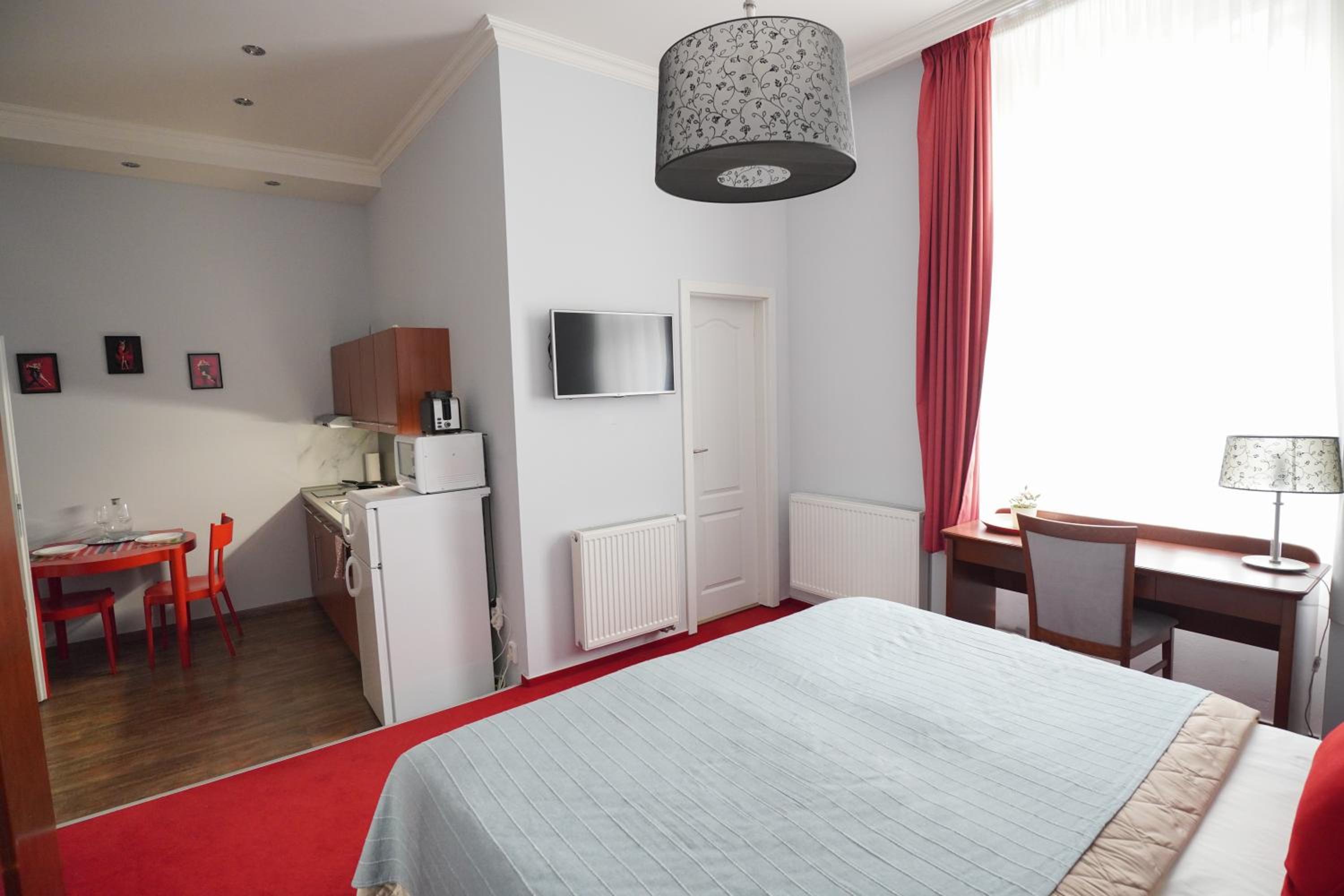 Elegant & Stylish Center Apartments!