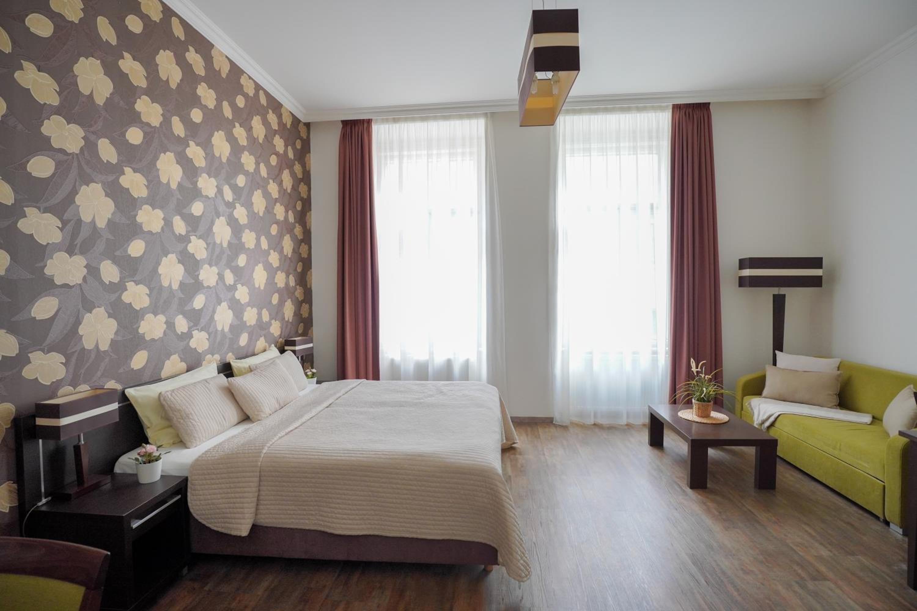 Elegant & Stylish Center Apartments!