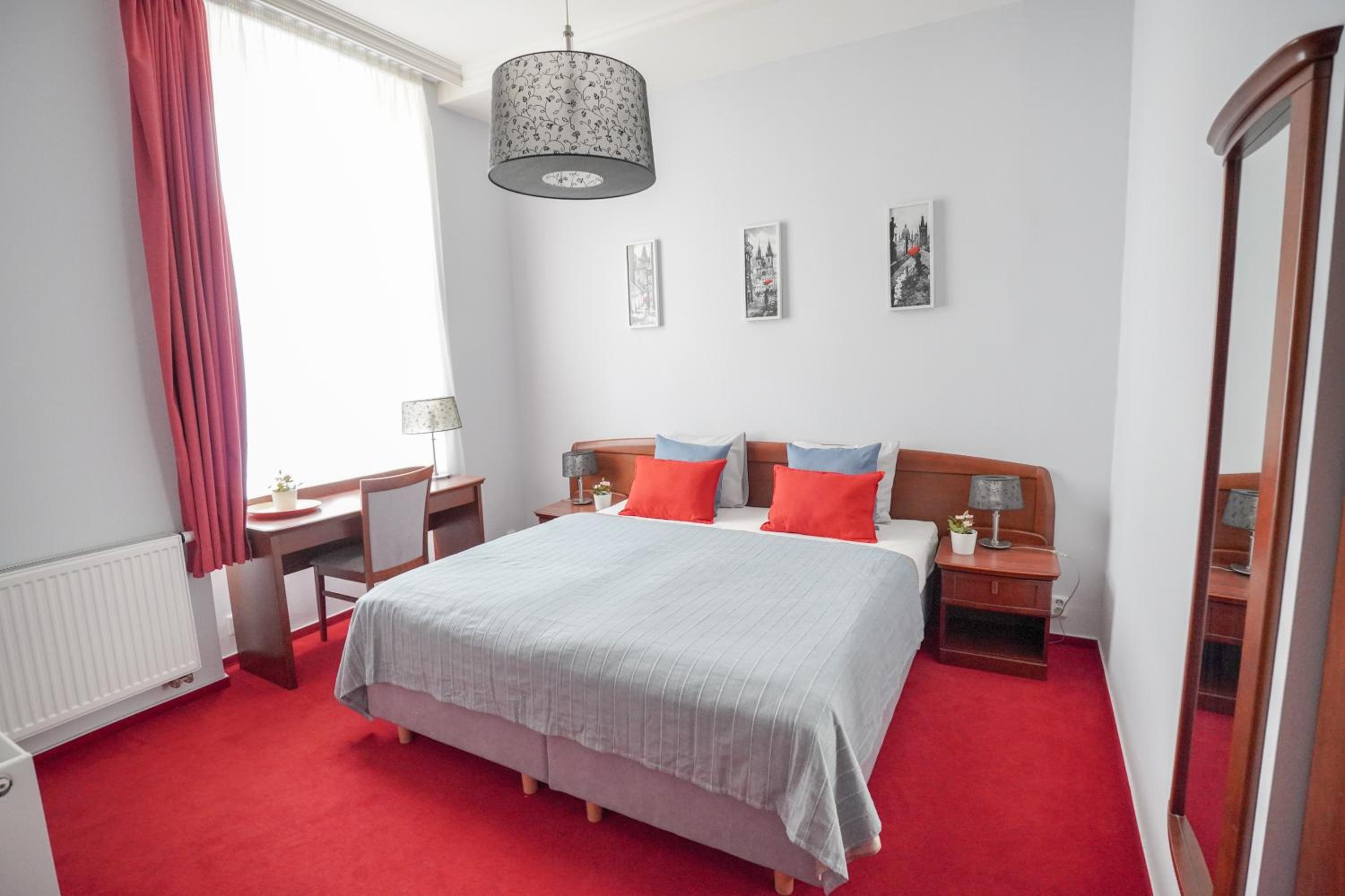 Elegant & Stylish Center Apartments!