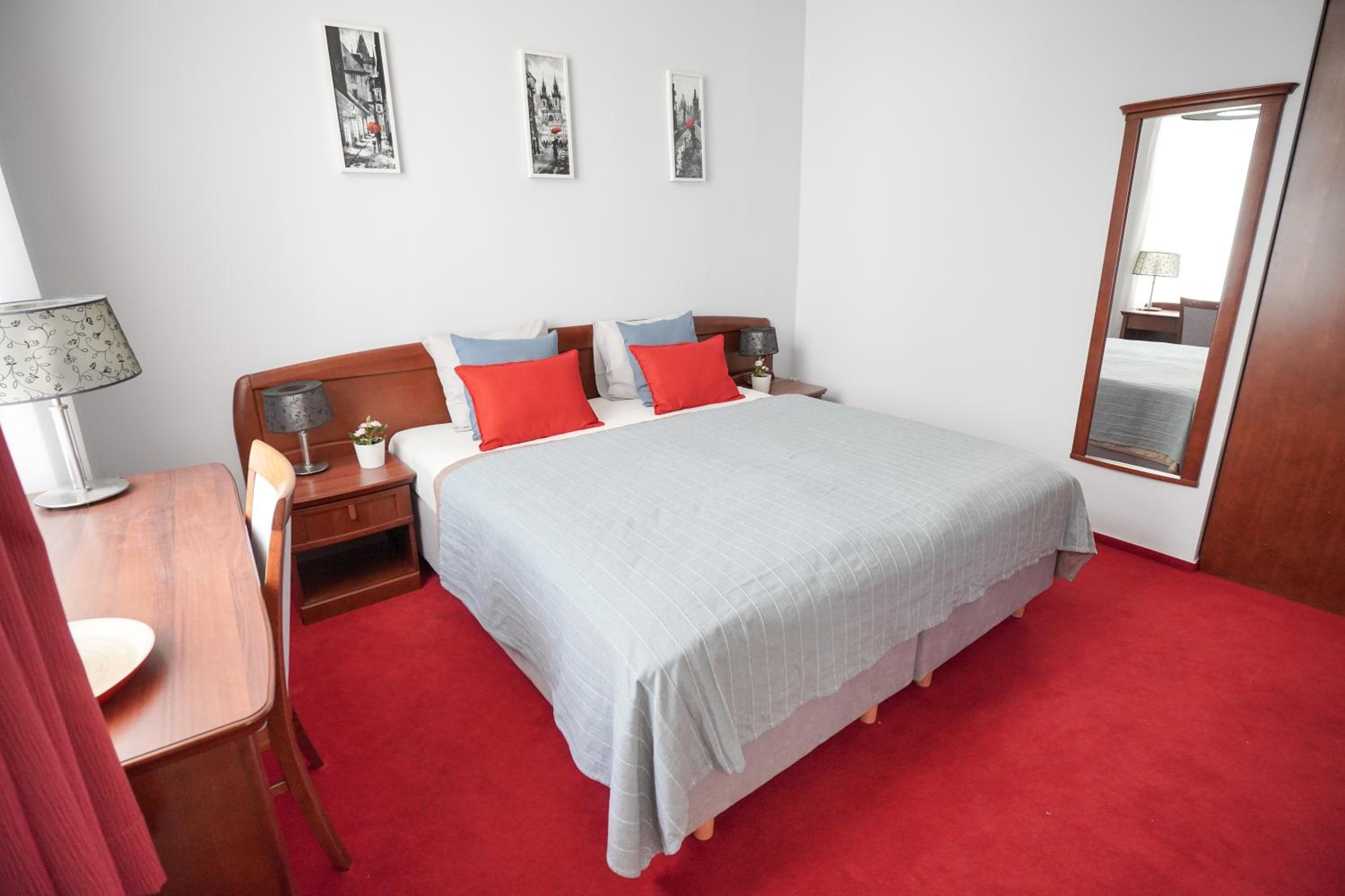 Elegant & Stylish Center Apartments!