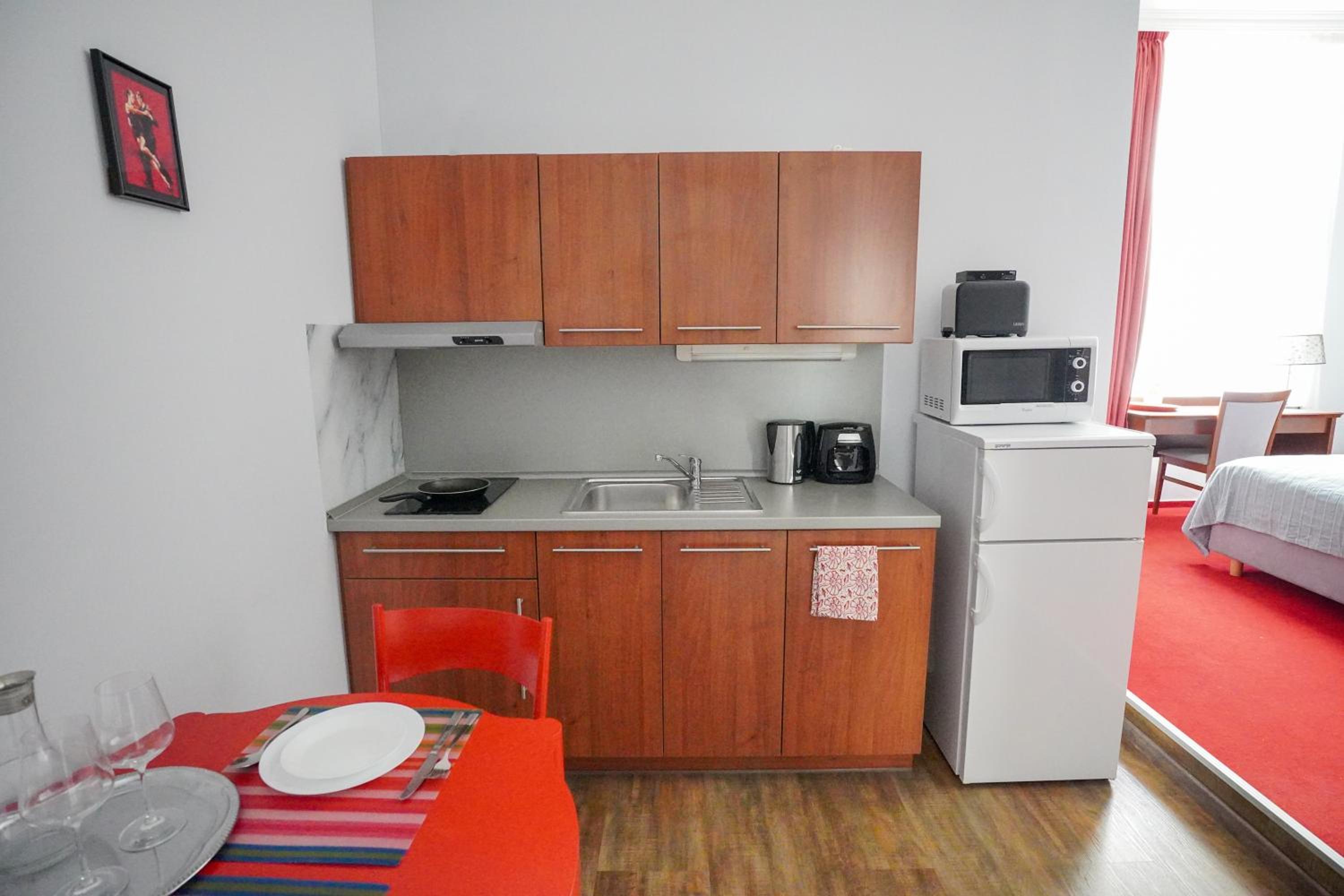 Elegant & Stylish Center Apartments!