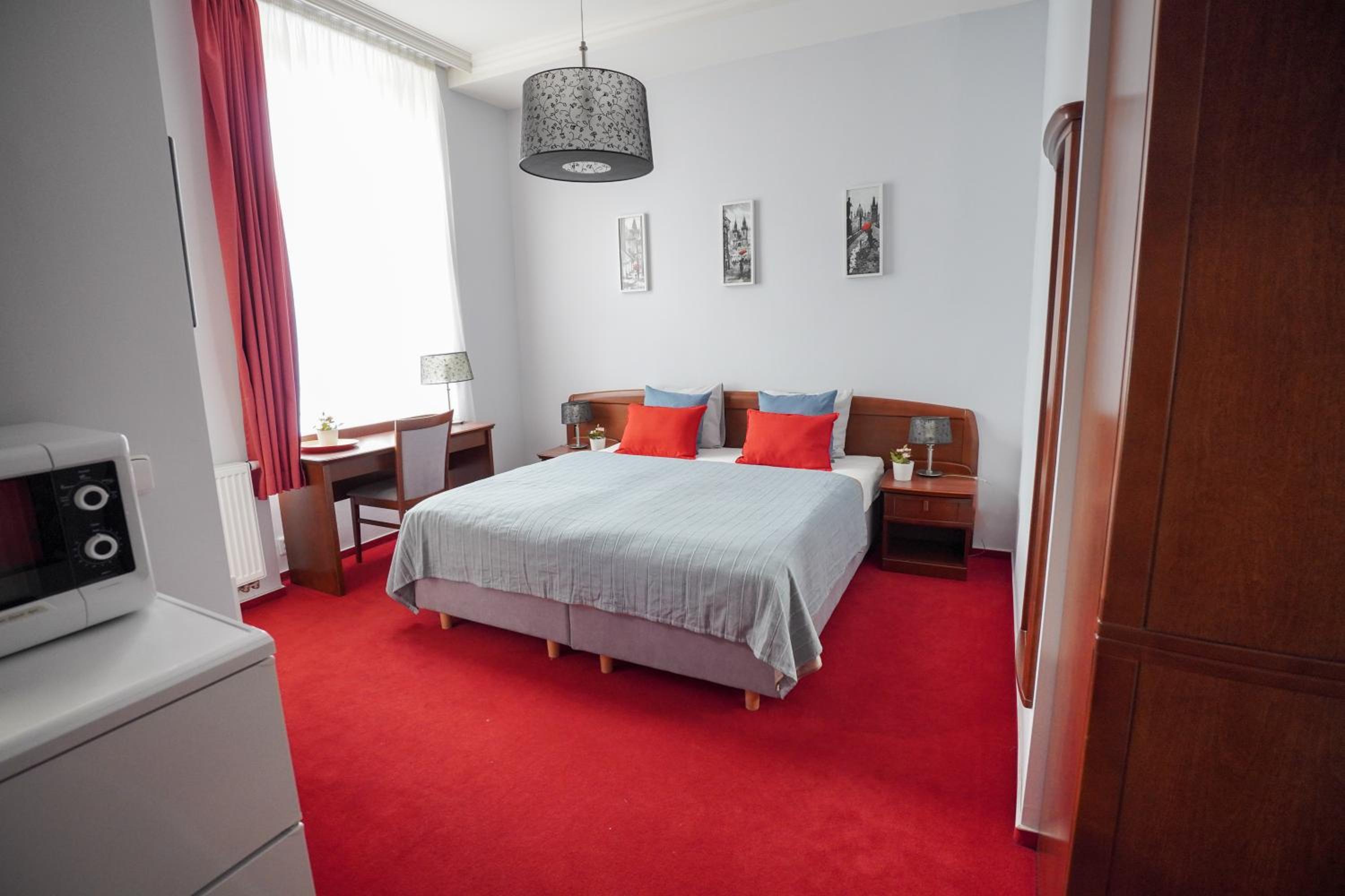 Elegant & Stylish Center Apartments!