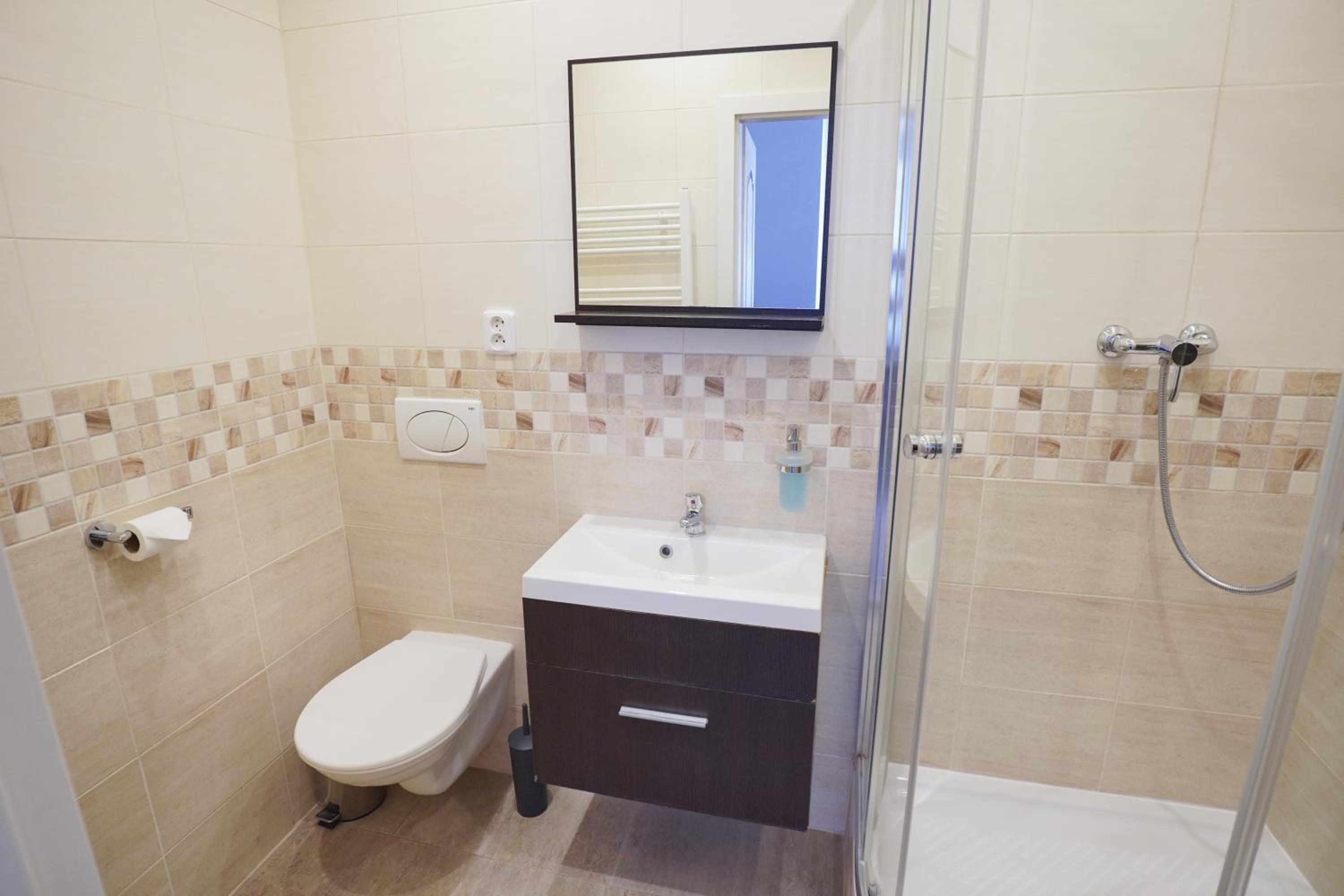 Elegant & Stylish Center Apartments!