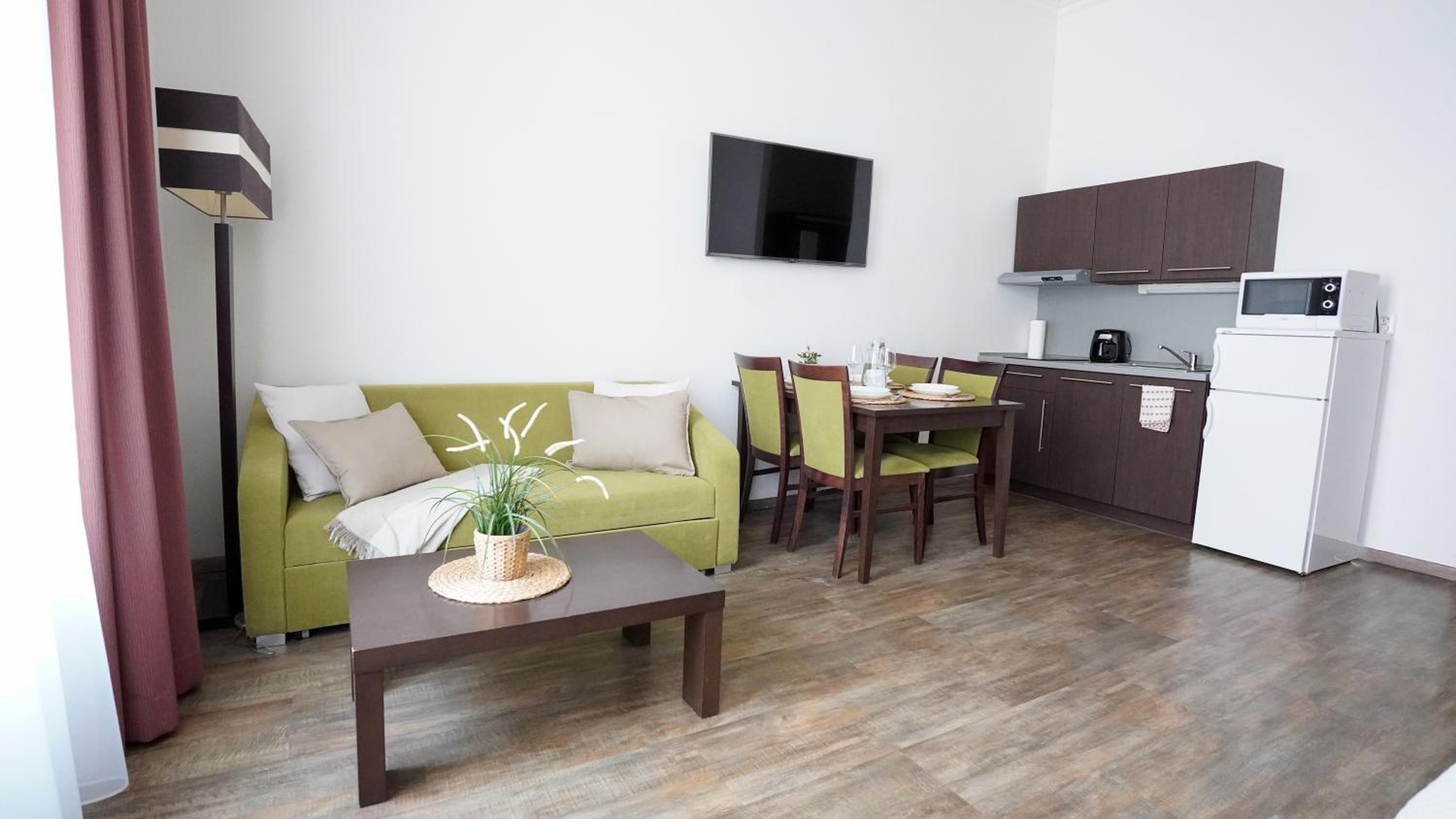 Elegant & Stylish Center Apartments!