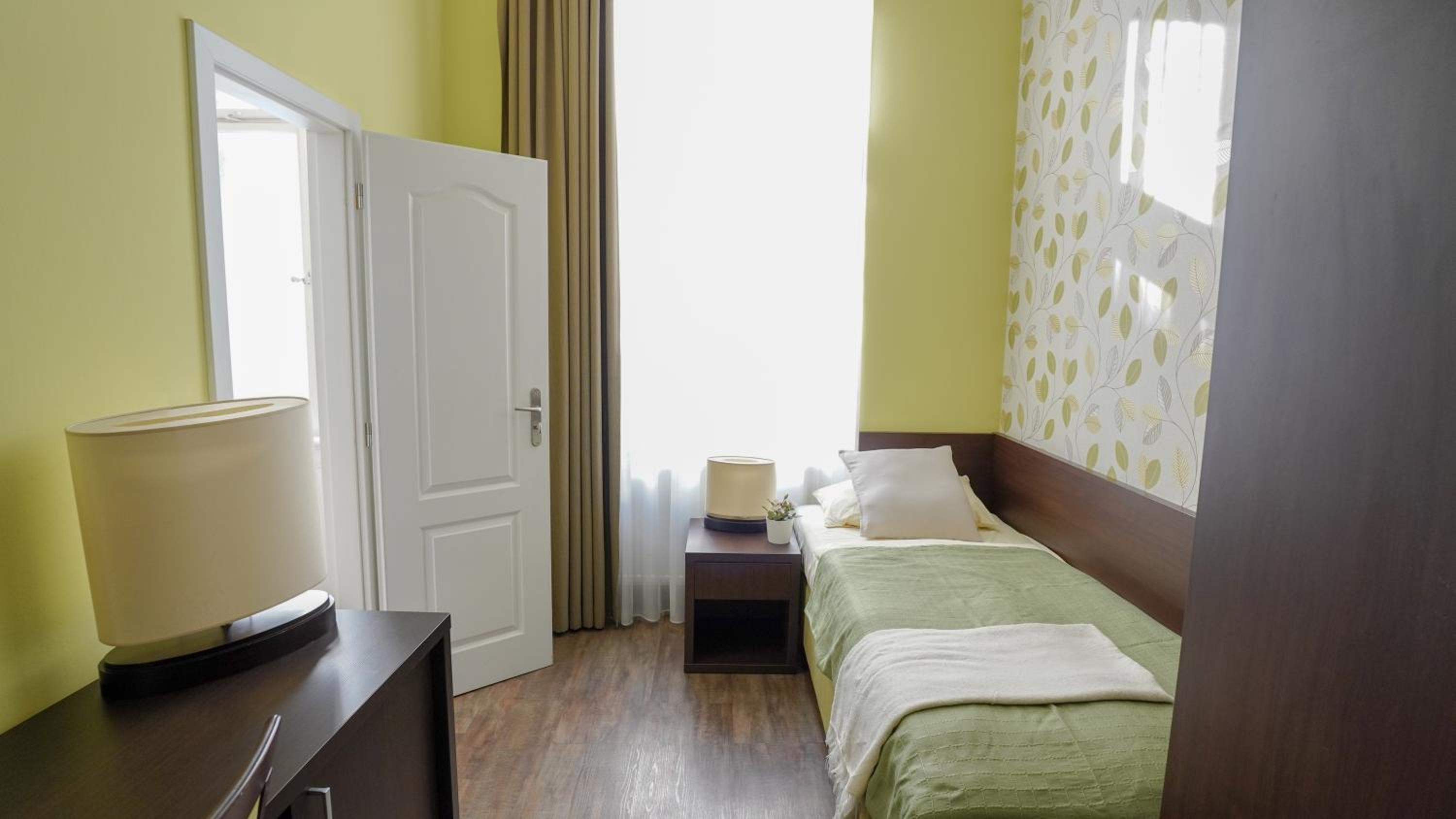 Elegant & Stylish Center Apartments!