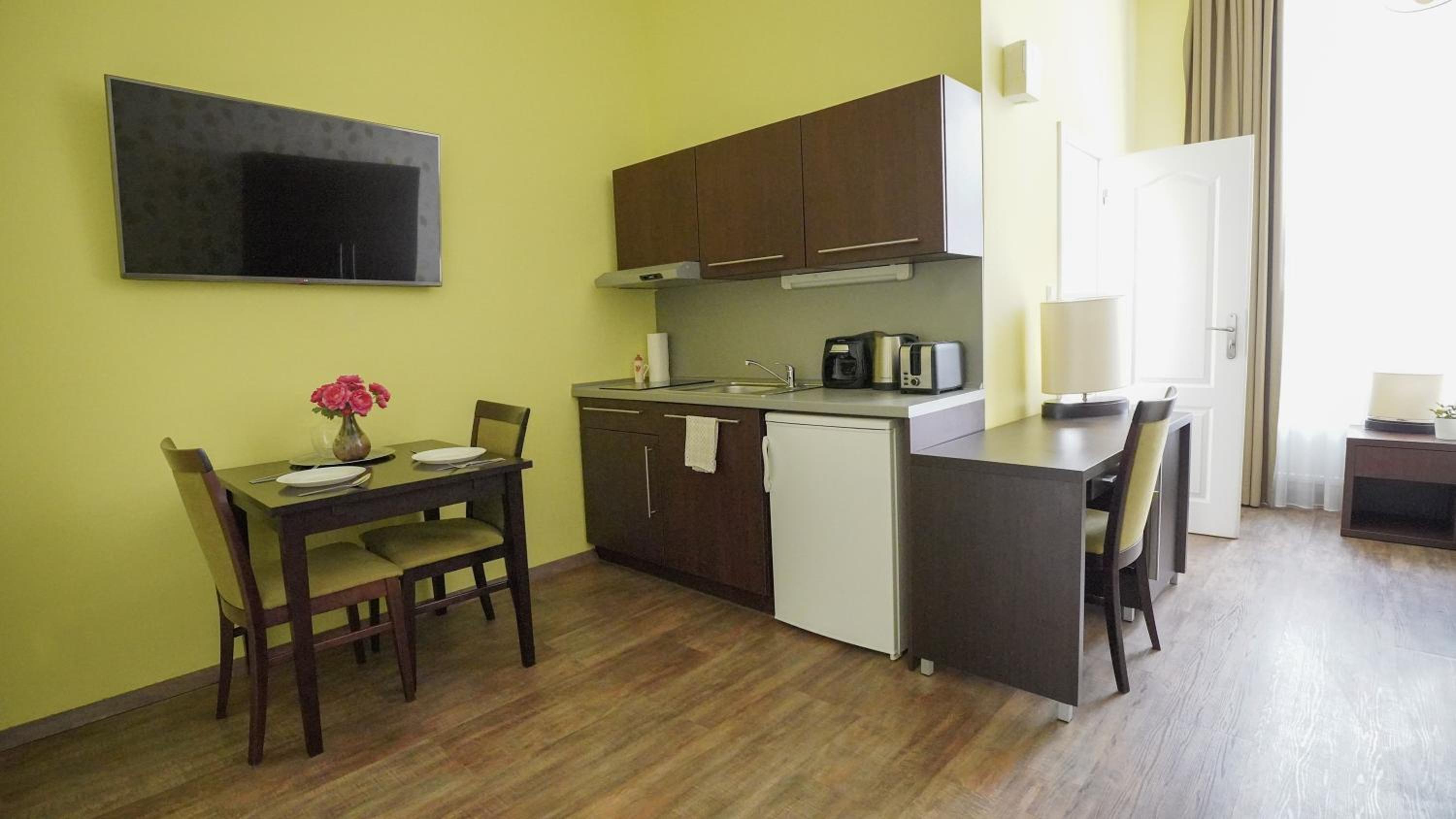 Elegant & Stylish Center Apartments!