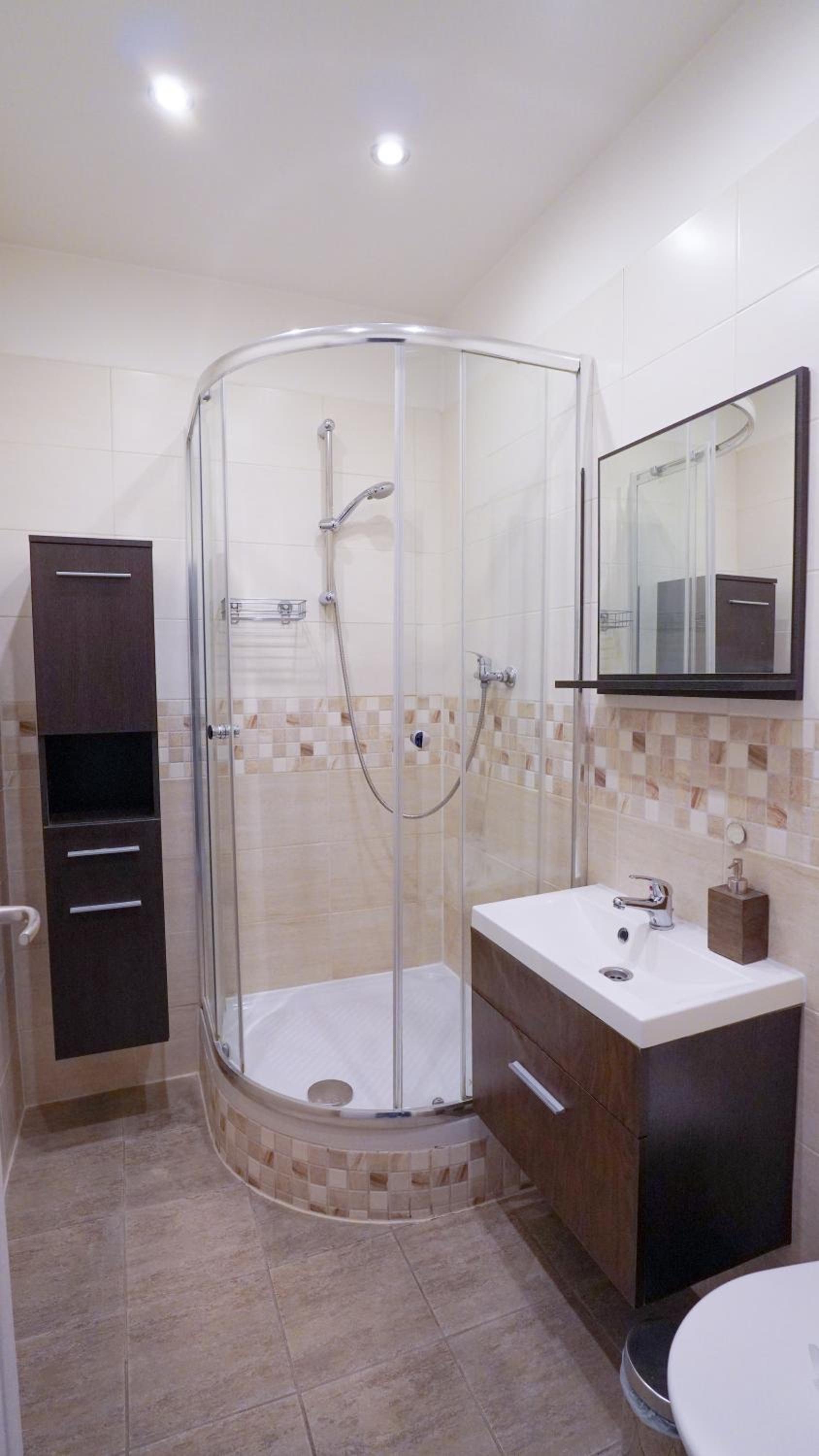 Elegant & Stylish Center Apartments!