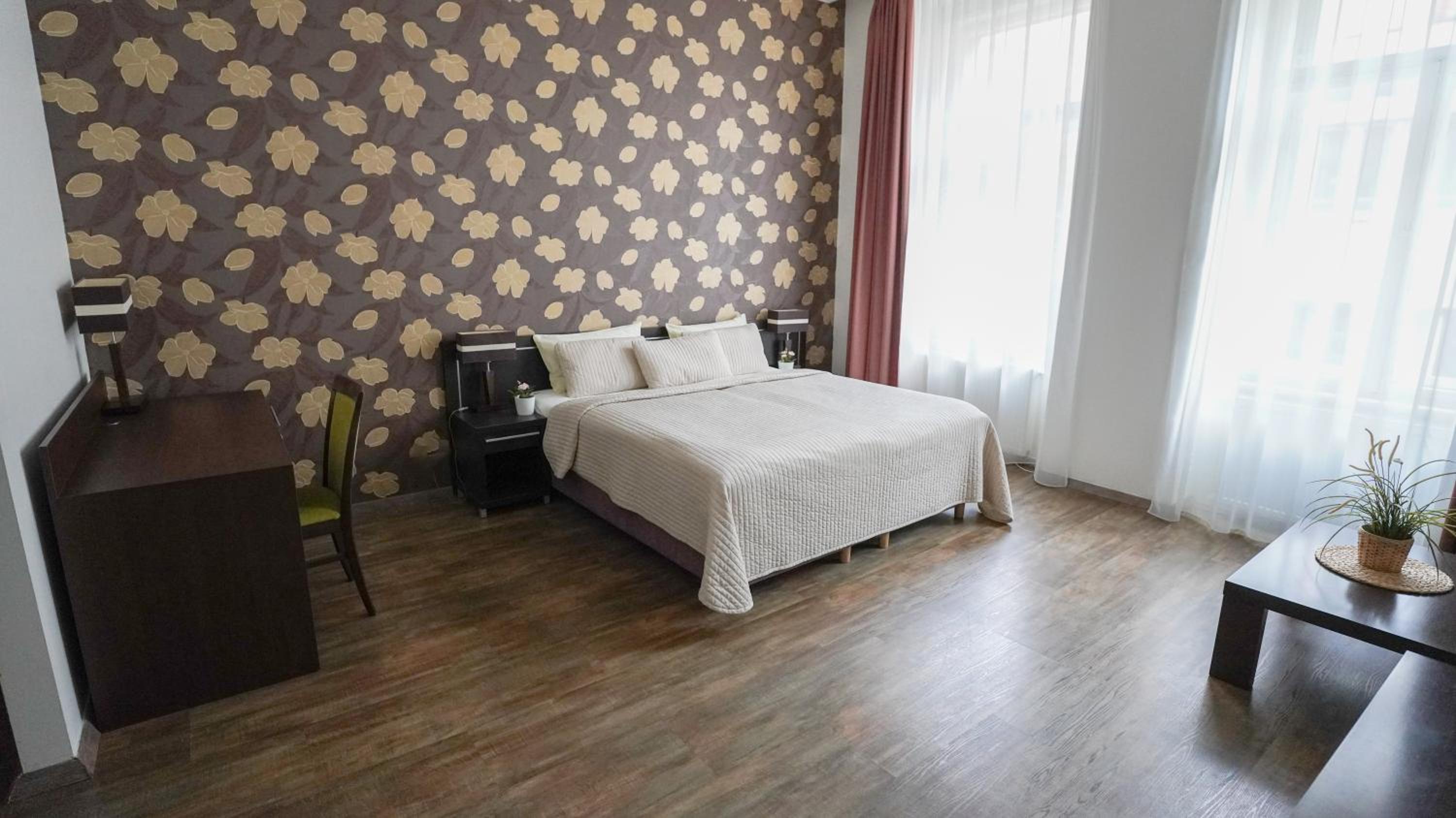 Elegant & Stylish Center Apartments!