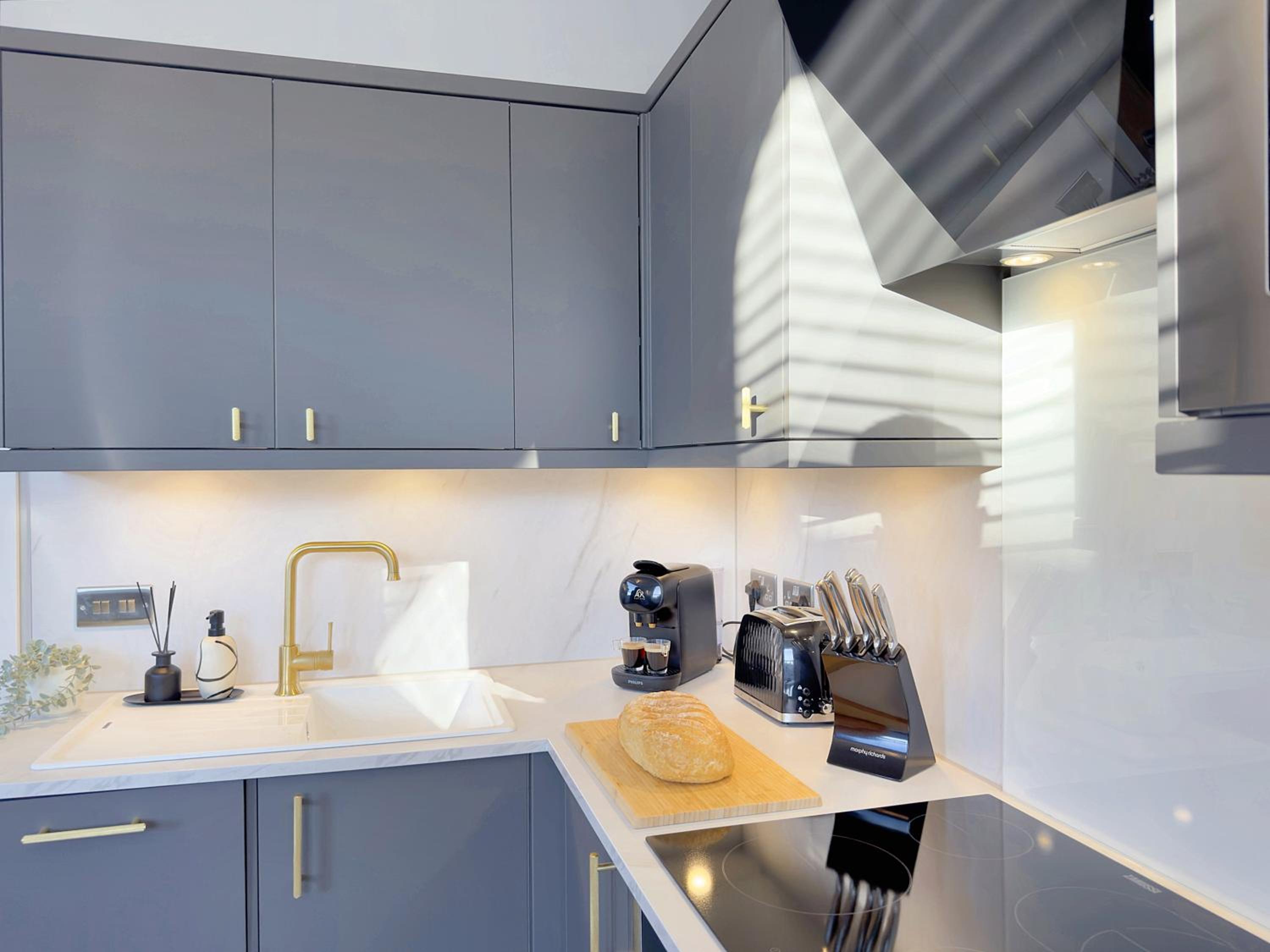 Harrogate House Apt 4 - Cheltenham Parade Loft view 5