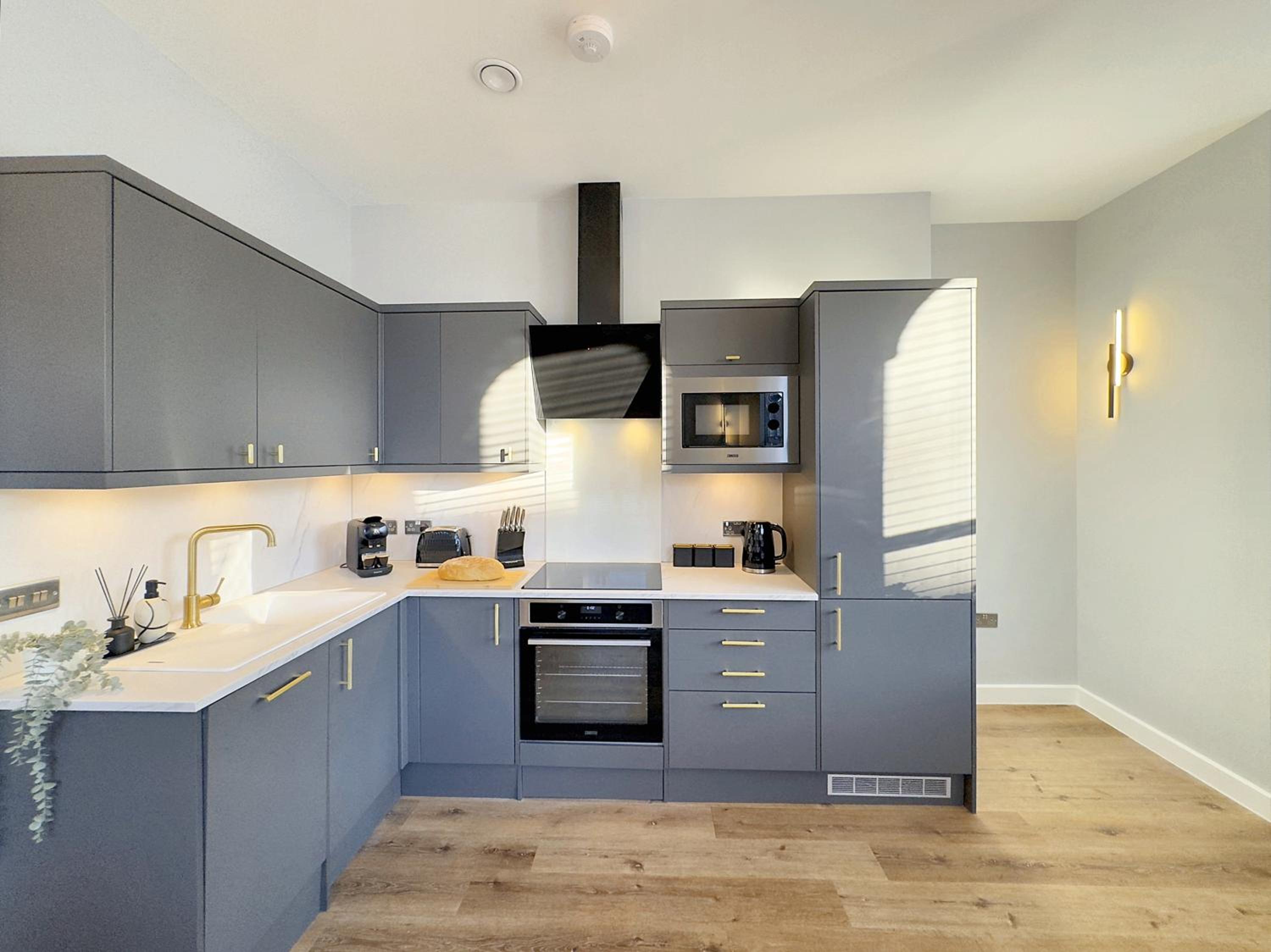 Harrogate House Apt 4 - Cheltenham Parade Loft view 3