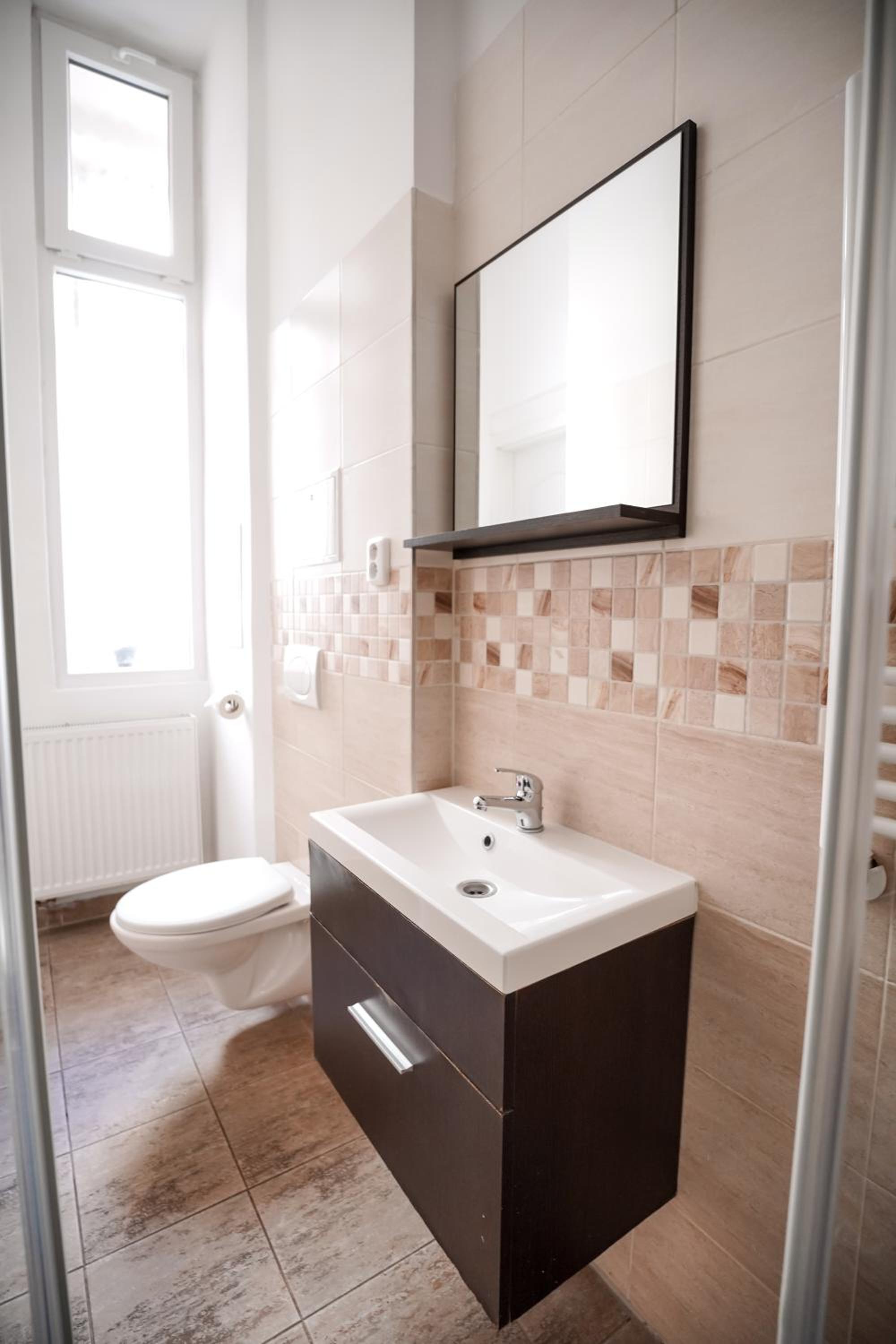 Elegant & Stylish Center Apartments!