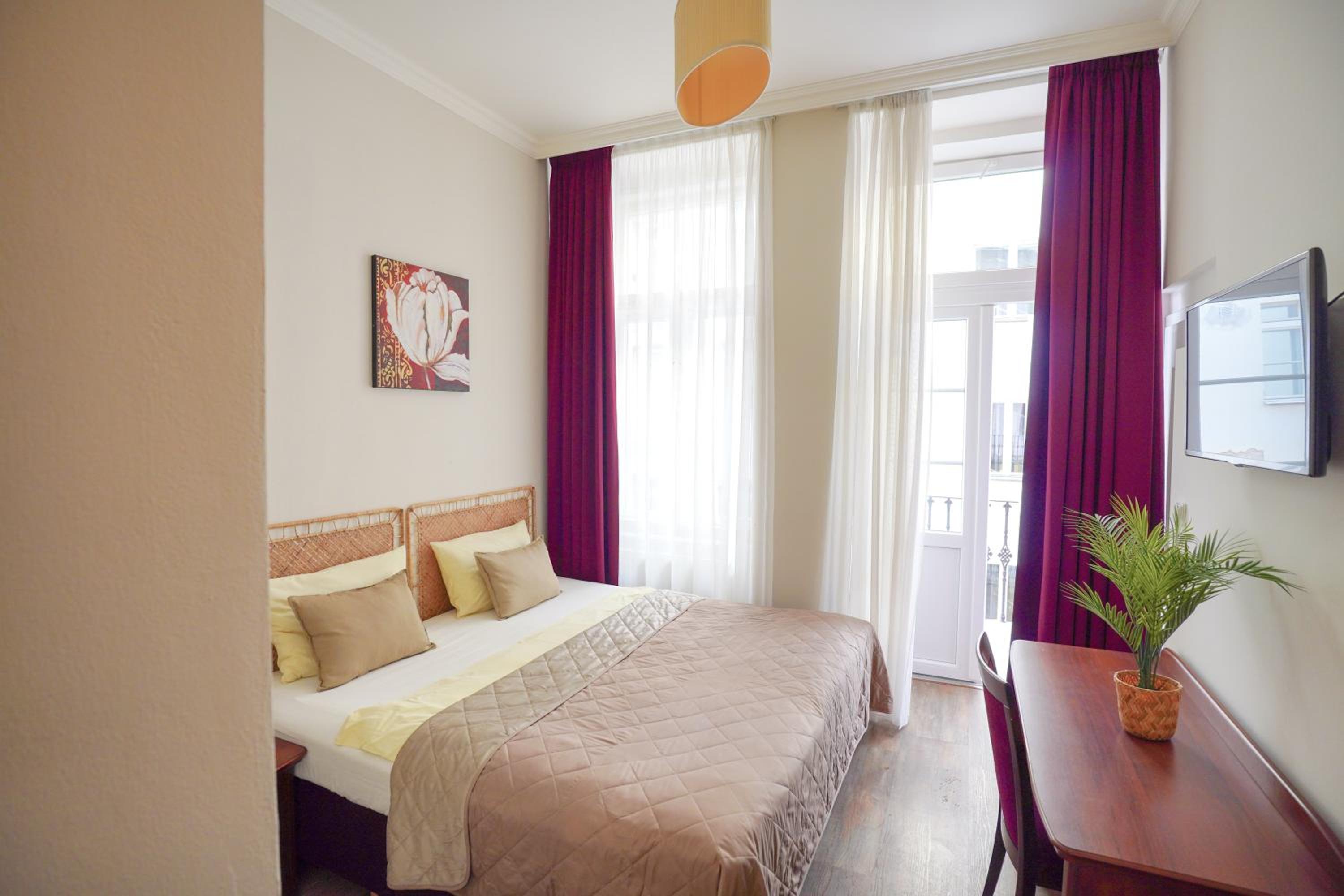 Elegant & Stylish Center Apartments!