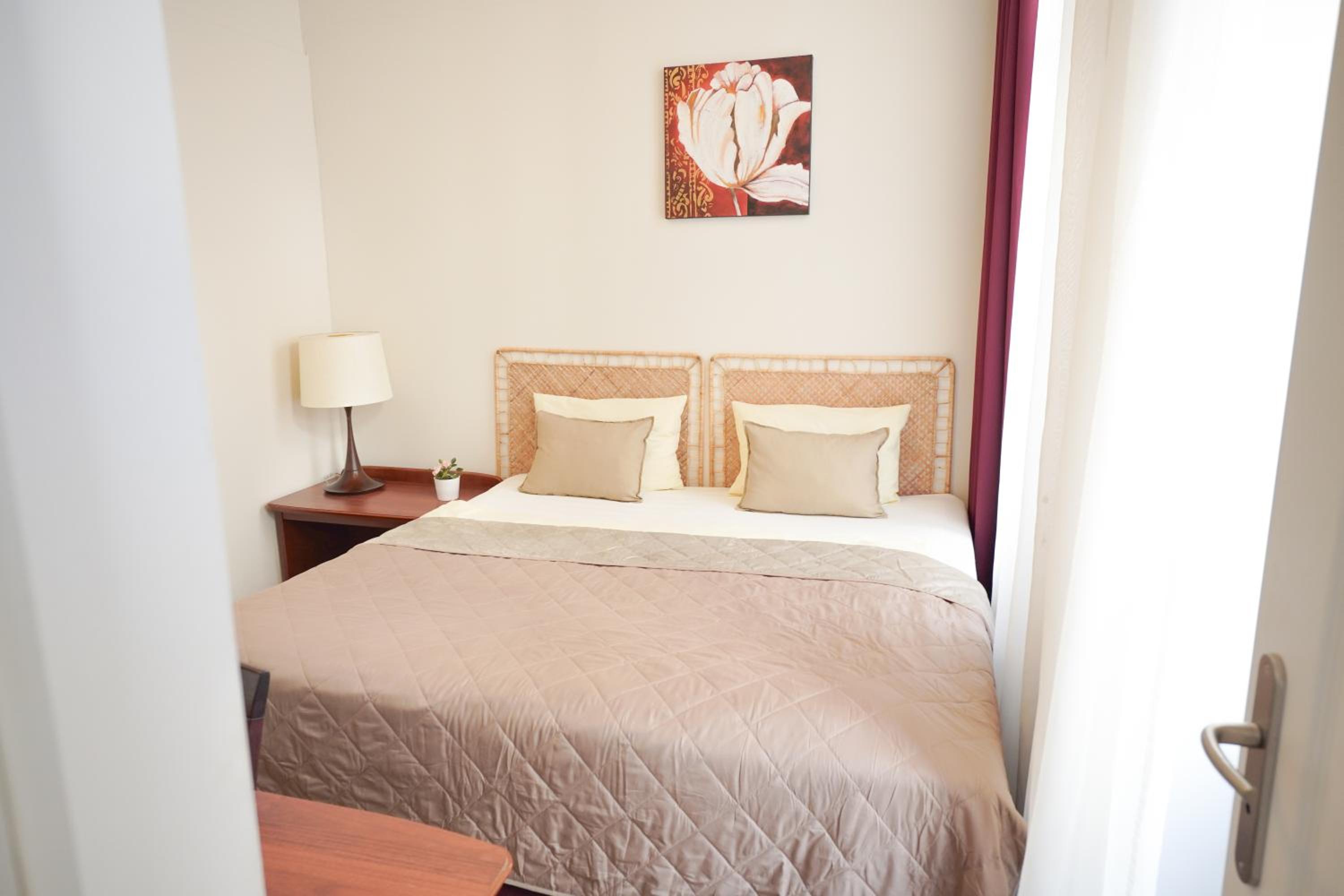 Elegant & Stylish Center Apartments!