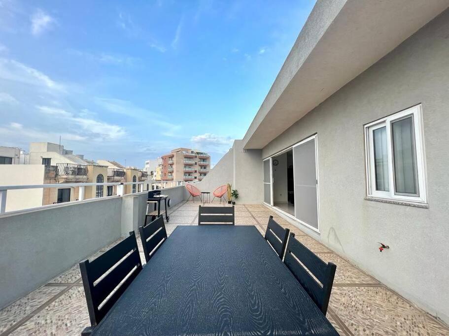 Penthouse with Immense Outdoor Area view 5