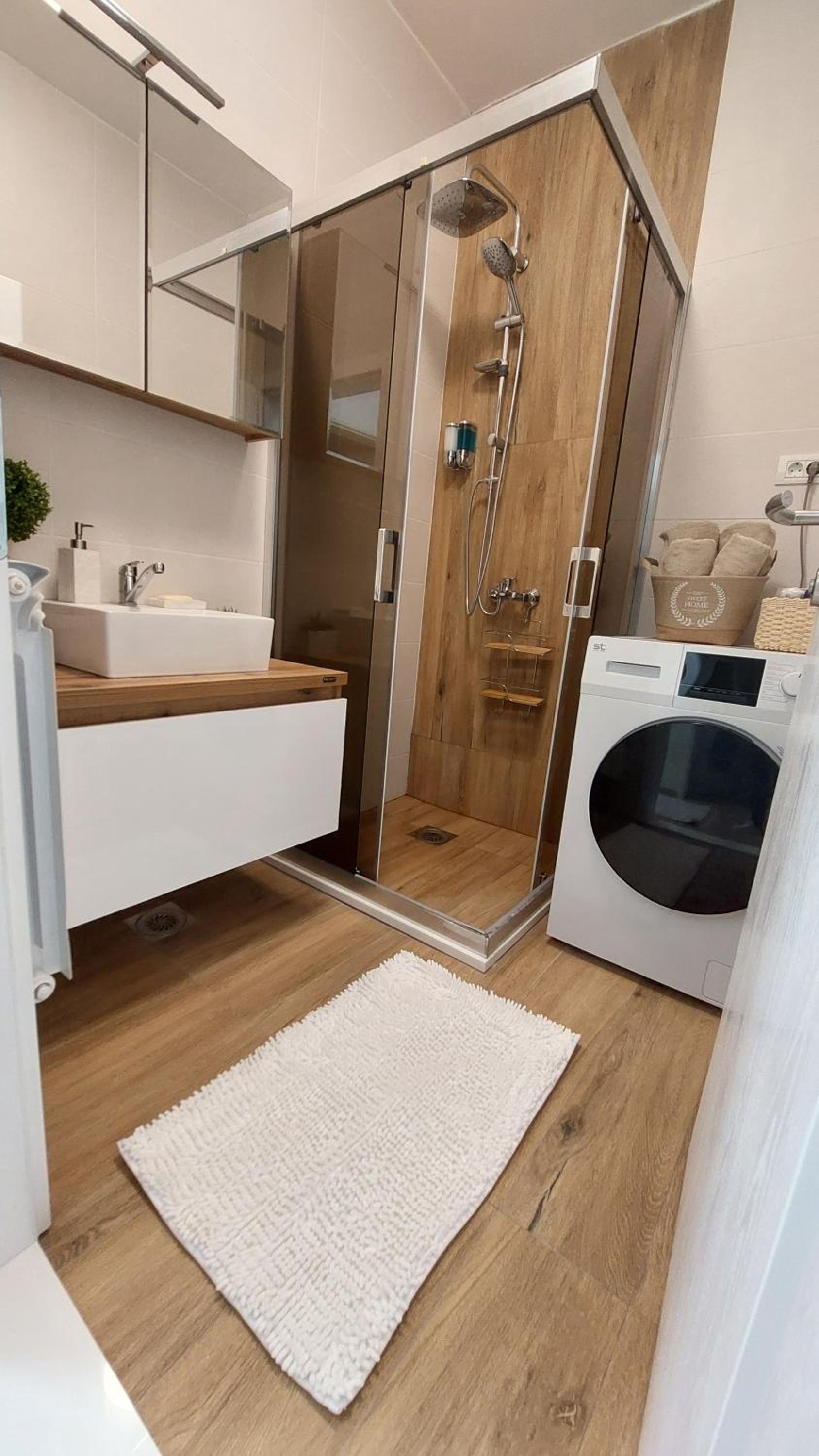 MINA modern & cozy apartment main city square GTC Skopje view 4