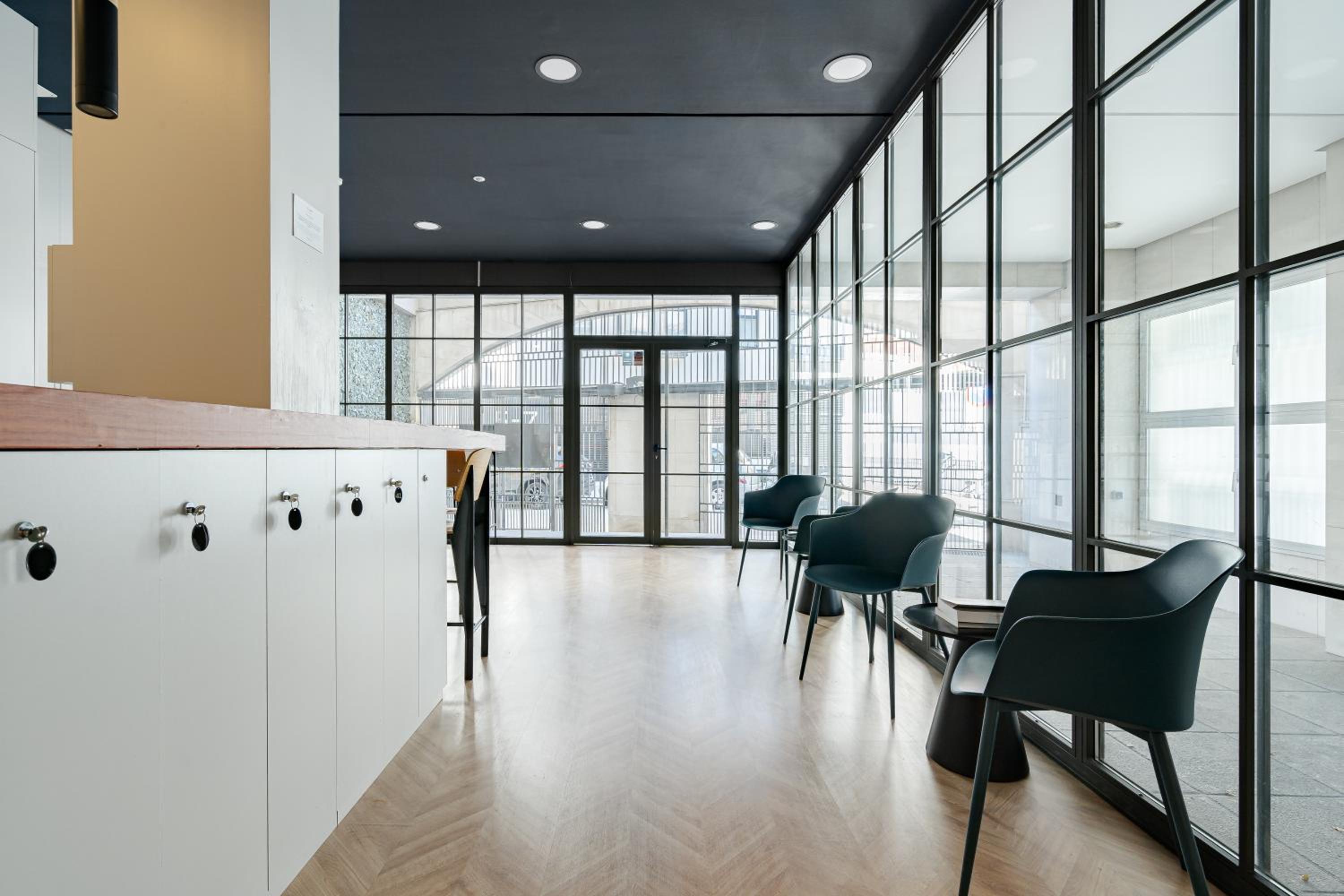 Feelathome Waldorf Suites Apartments