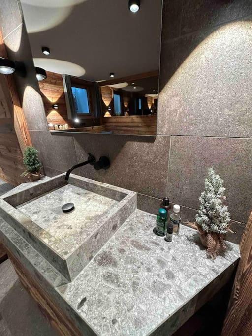 Spa, Sport & City Luxury Ski-in Ski-Out Apartment