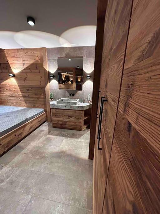Spa, Sport & City Luxury Ski-in Ski-Out Apartment