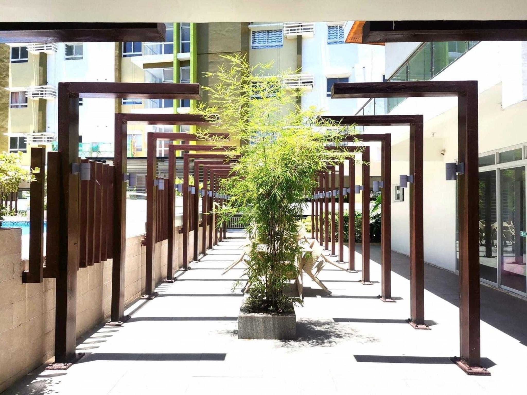 Studio unit Mesaverte Residence Near SM downtown Gaisano Mall Centrio Mall view 3