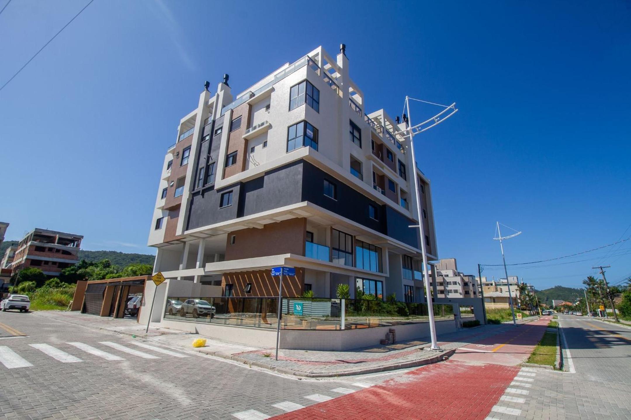 Brisas do Sul 102 - Apto 2 quartos - 150 metros da Praia do Mariscal!