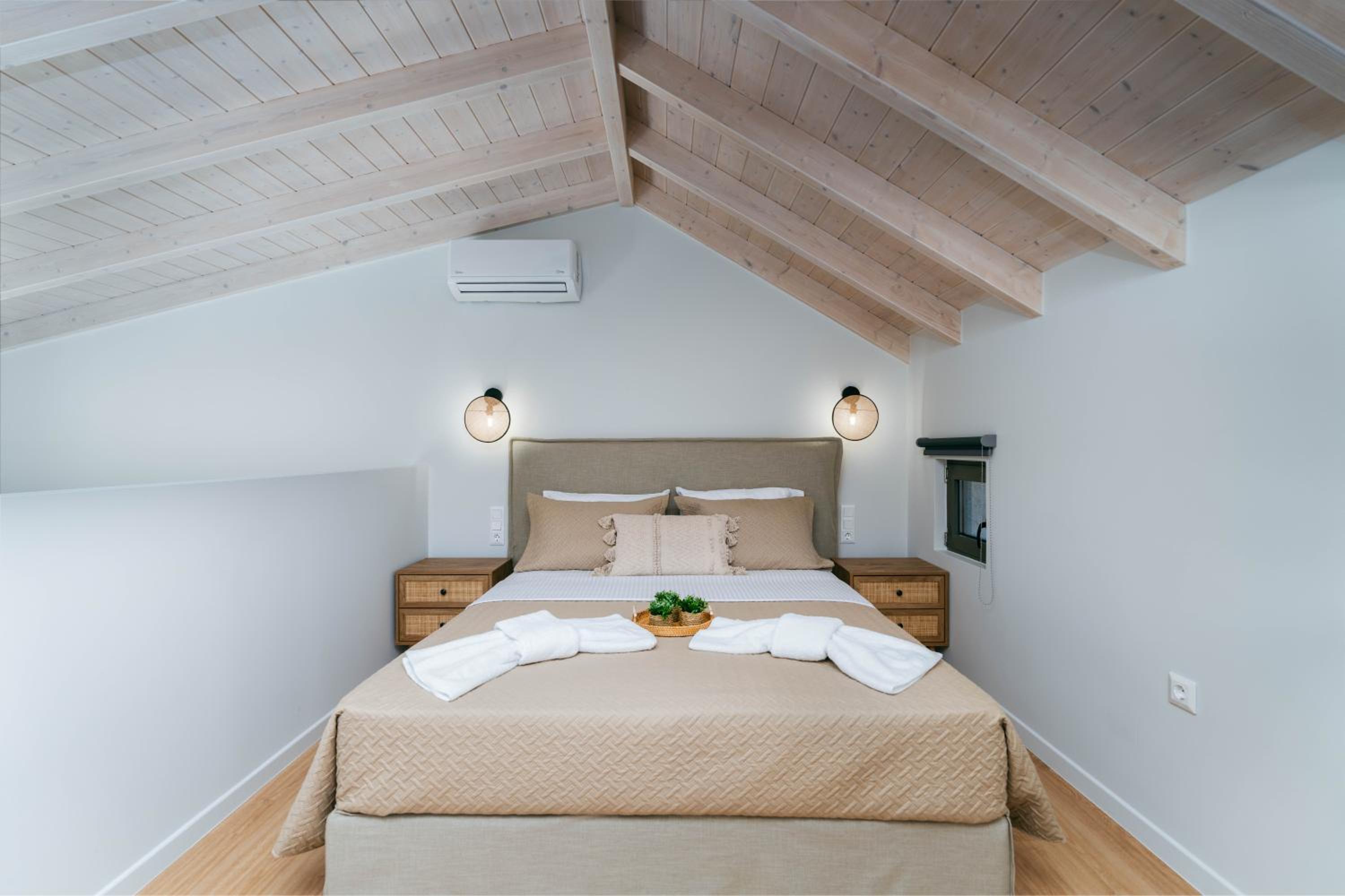 YANNIS RETREAT