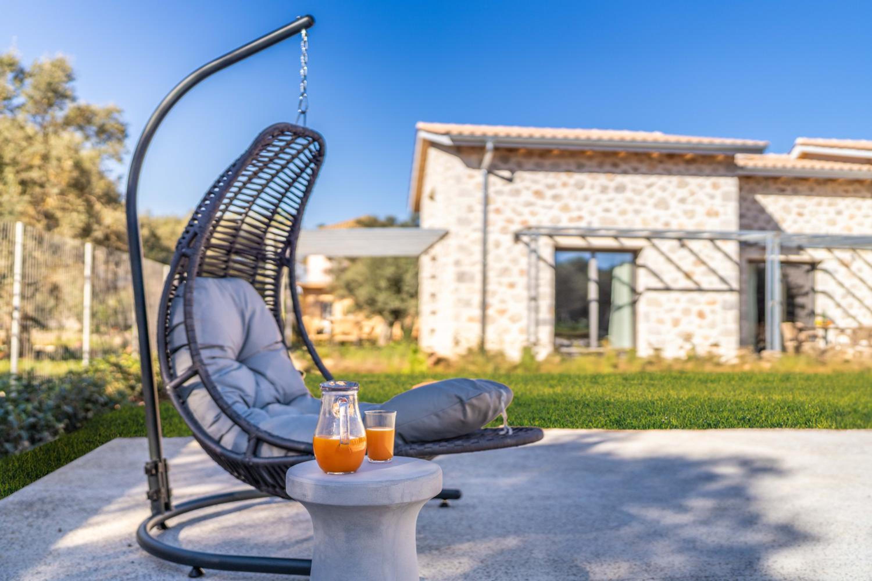 YANNIS RETREAT
