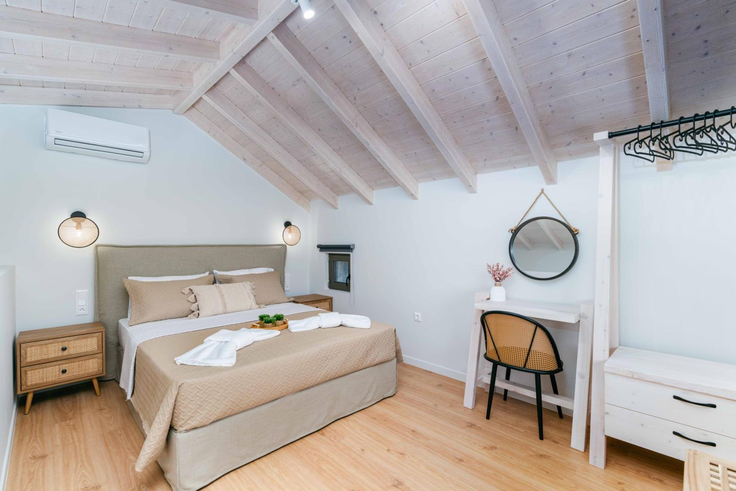 YANNIS RETREAT