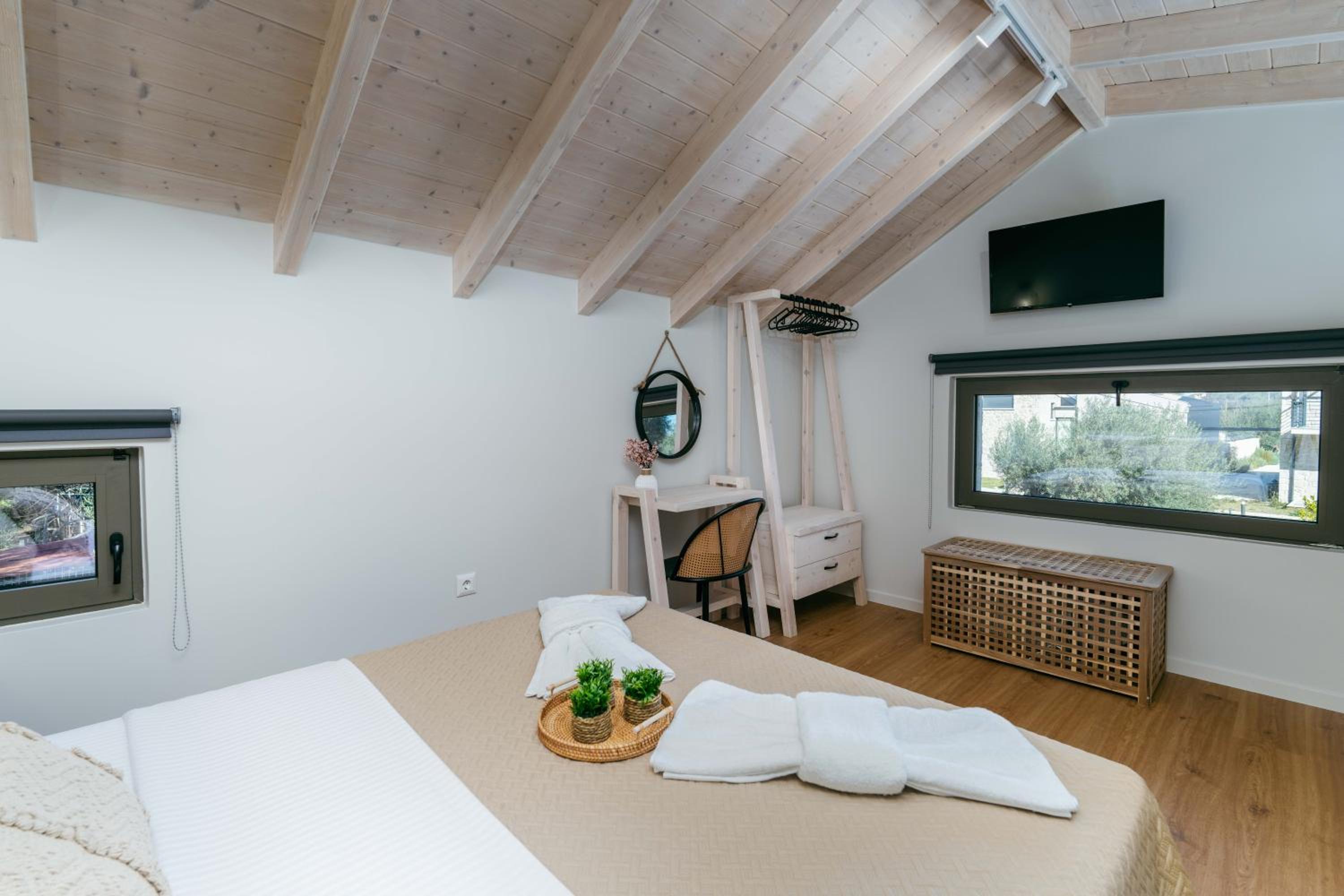 YANNIS RETREAT