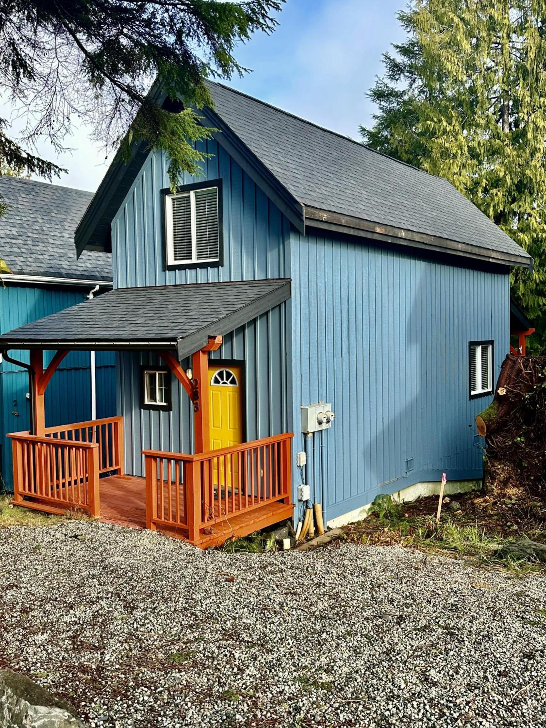 Waterfront Timber-Frame Cottage!