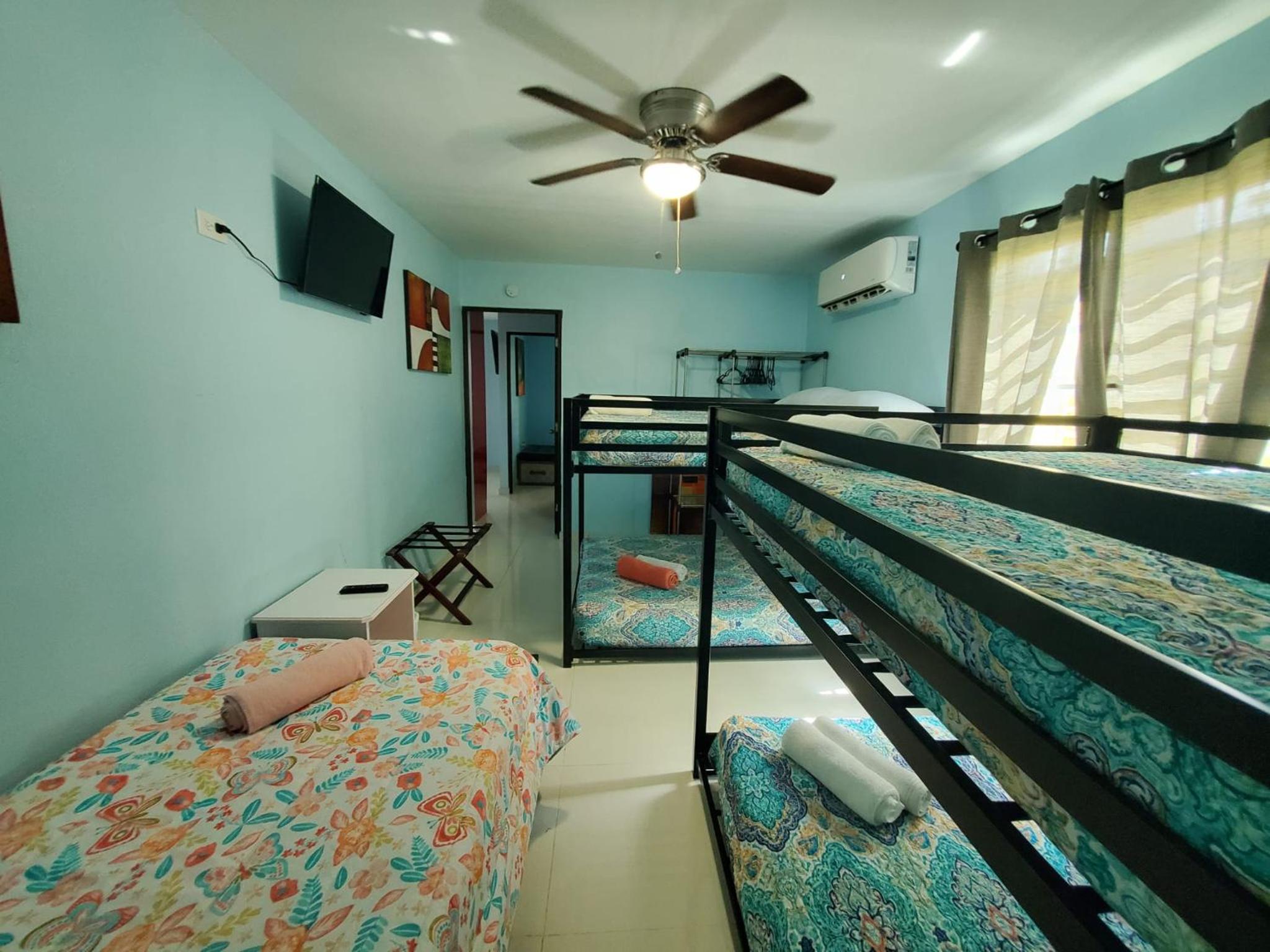 Chic 3 Bedroom Unit, Few Steps To The Ocean, Barbosa Unit 4 view 5