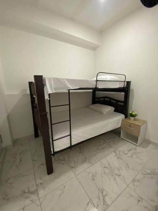 Apartamento cómodo y central en cali en el barrio Miraflores 201