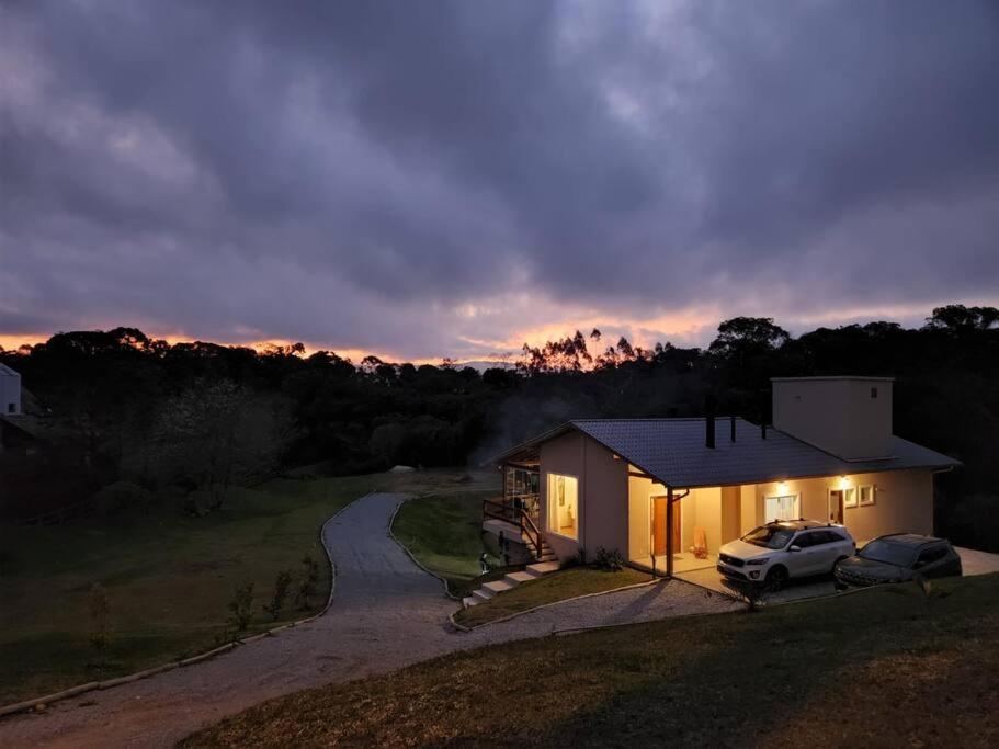 Linda Casa! Piso aquecido, lareira e fogão à lenha